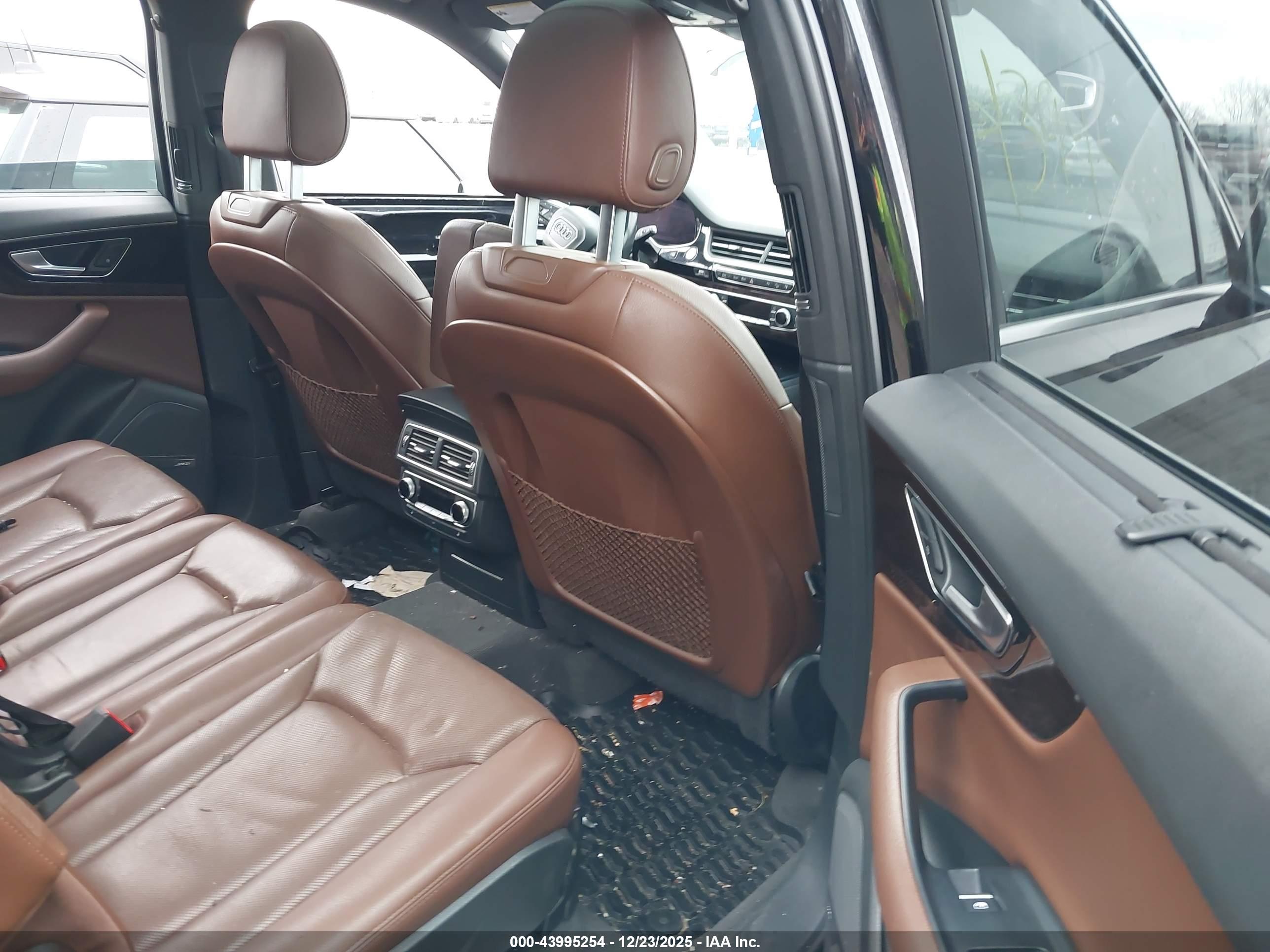 AUDI Q7 image 8