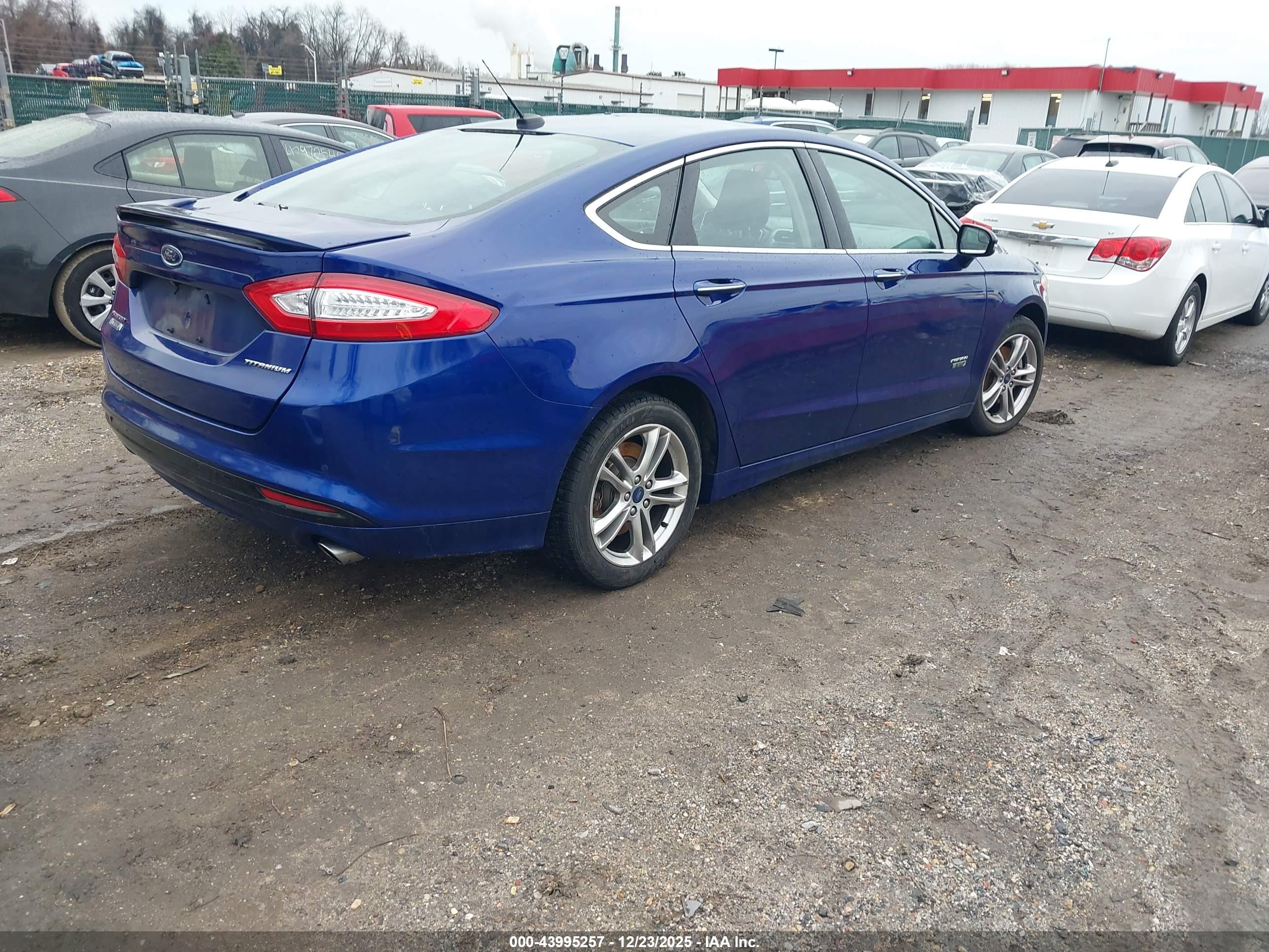 FORD FUSION image 4