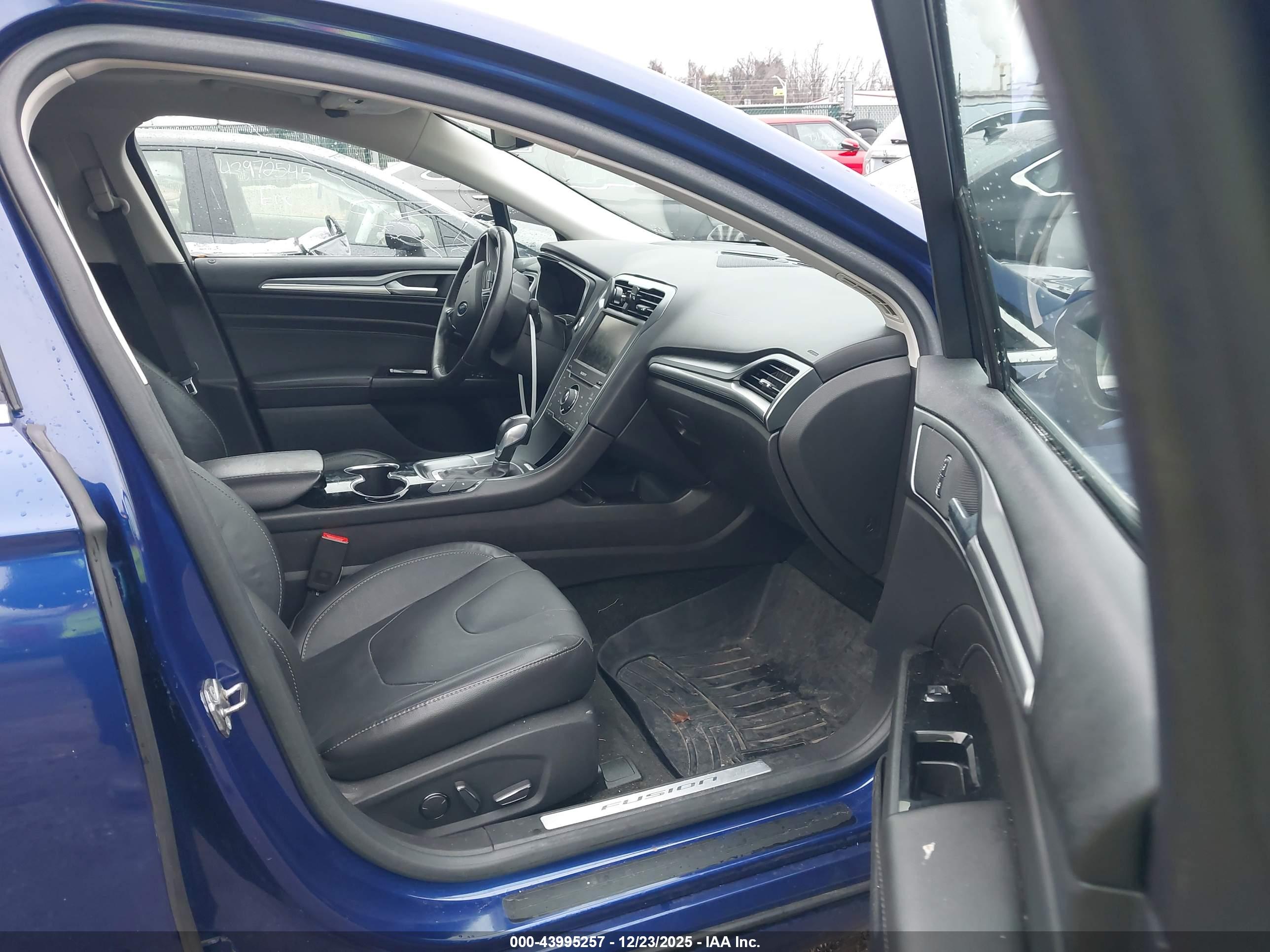 FORD FUSION image 5