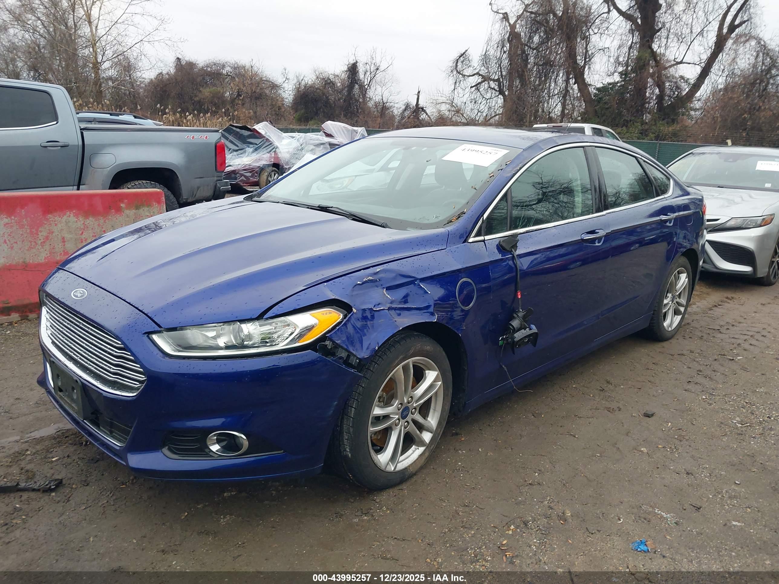 FORD FUSION image 6