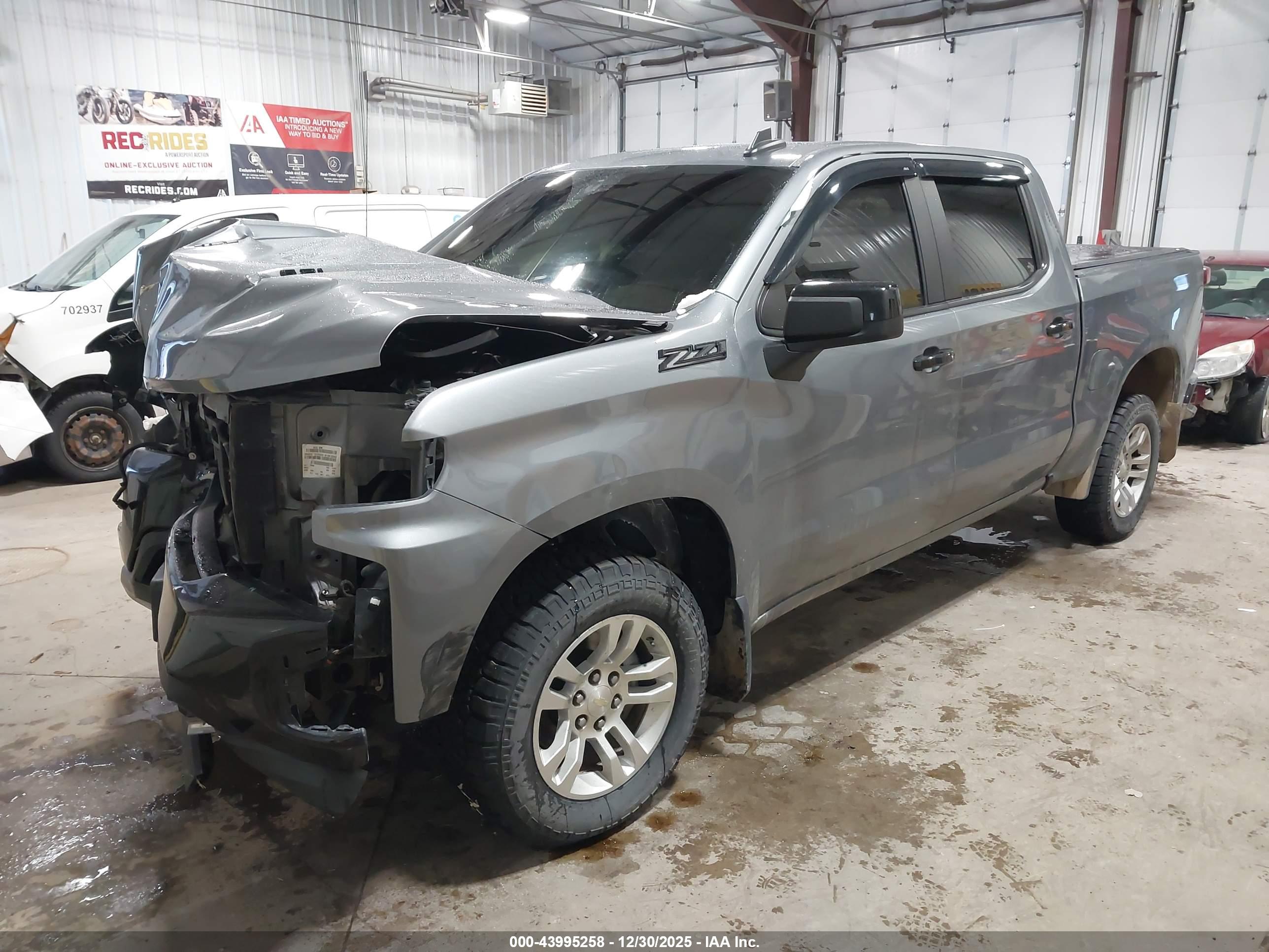 CHEVROLET SILVERADO image 2