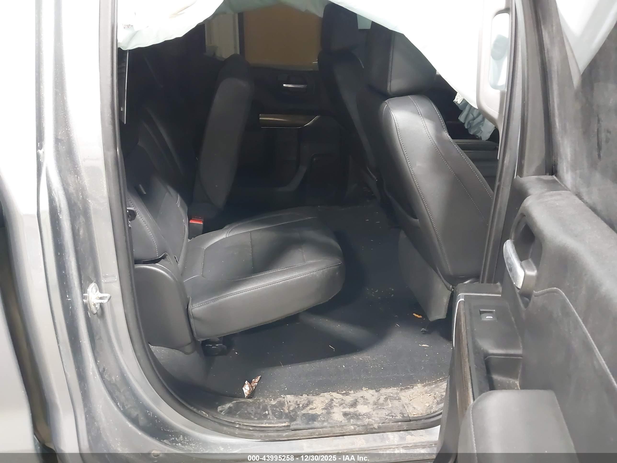CHEVROLET SILVERADO image 8