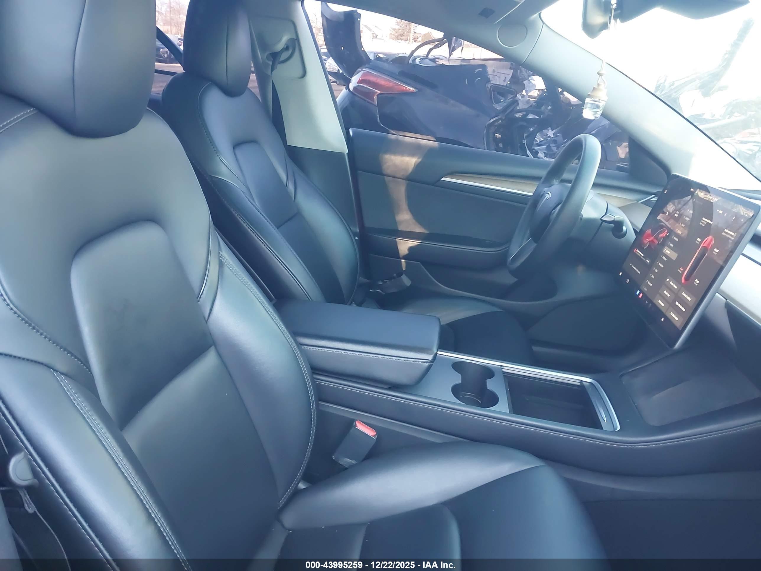 TESLA MODEL image 5