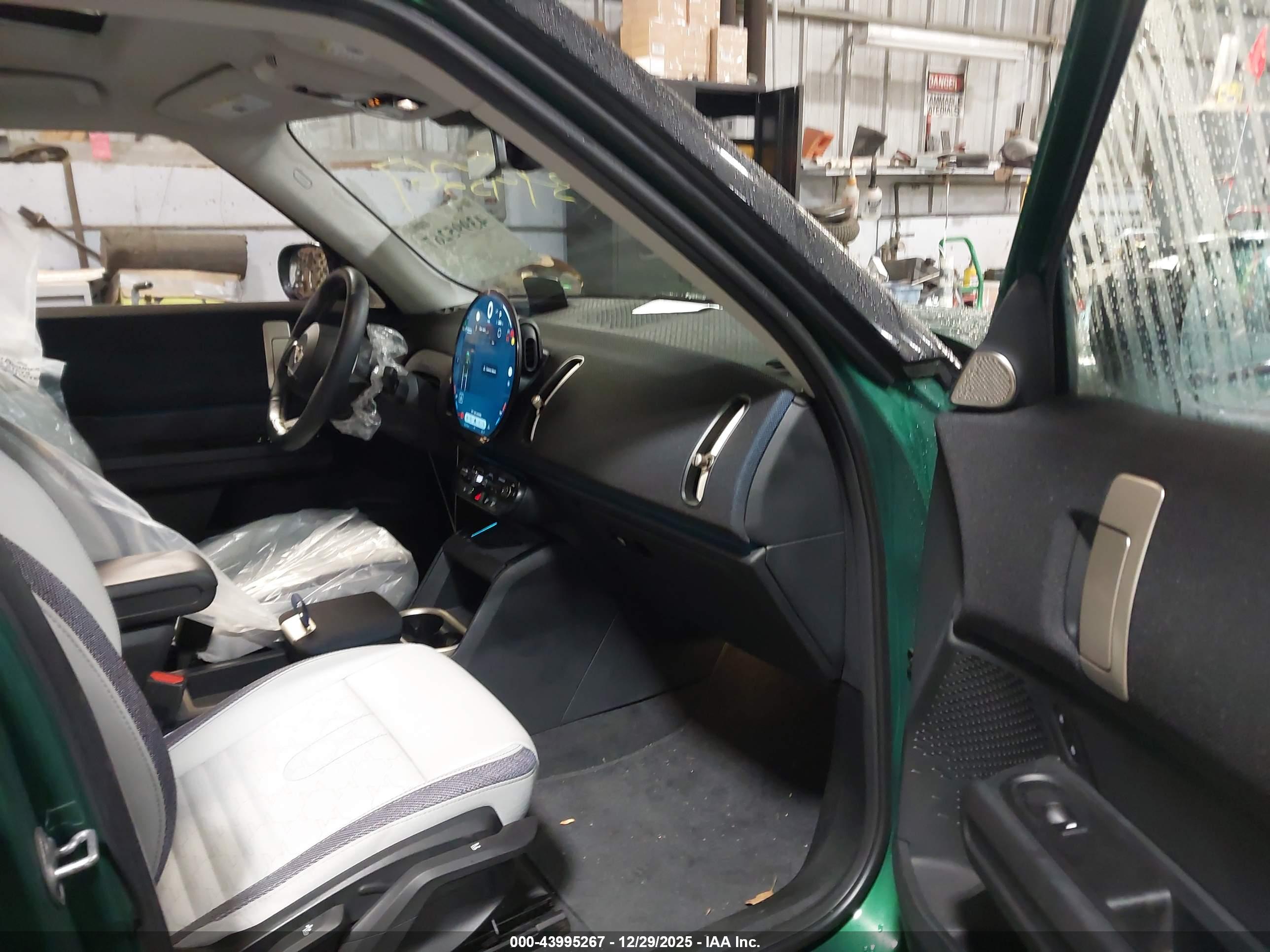 MINI COUNTRYMAN image 5