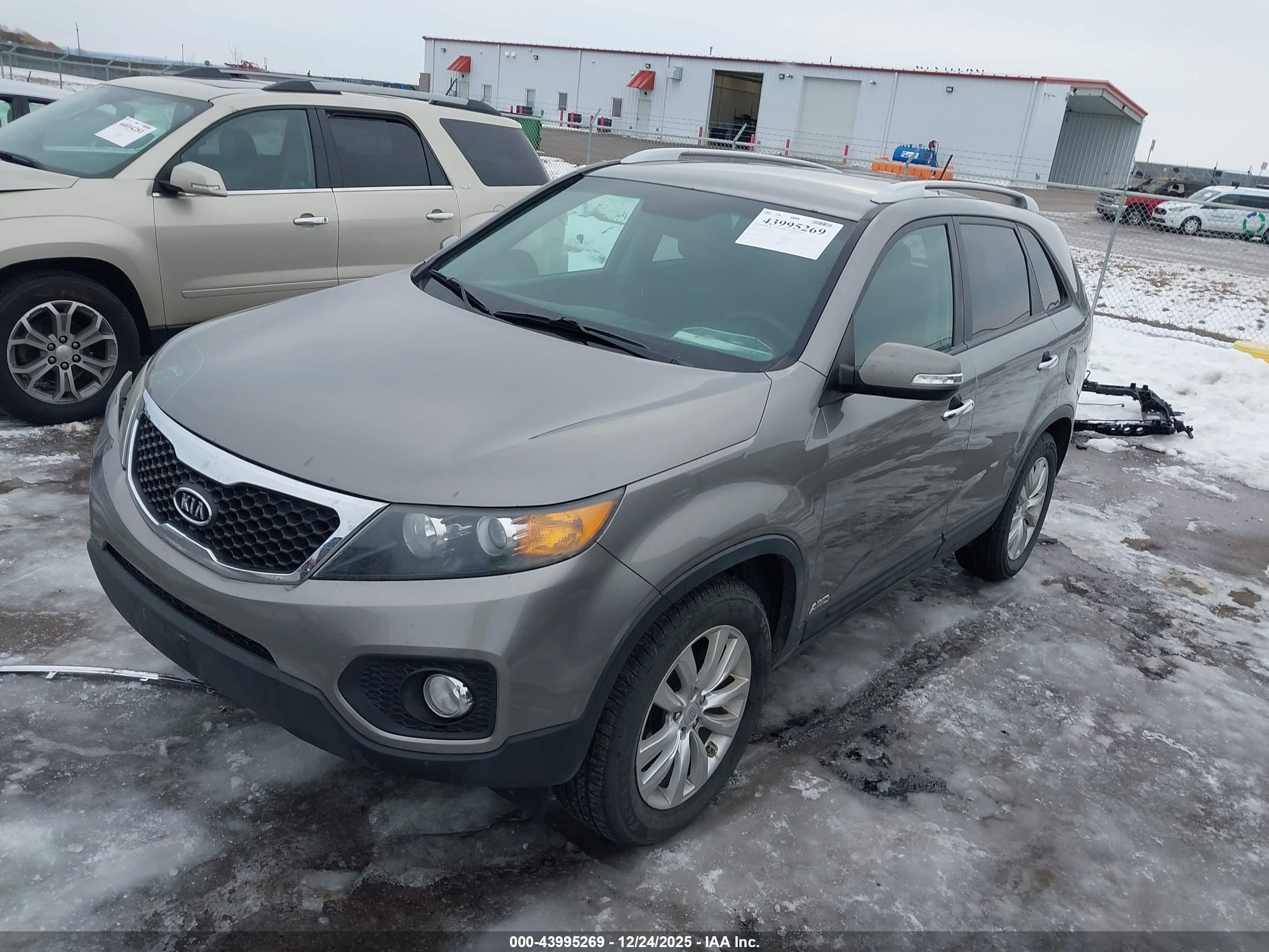 KIA SORENTO image 2