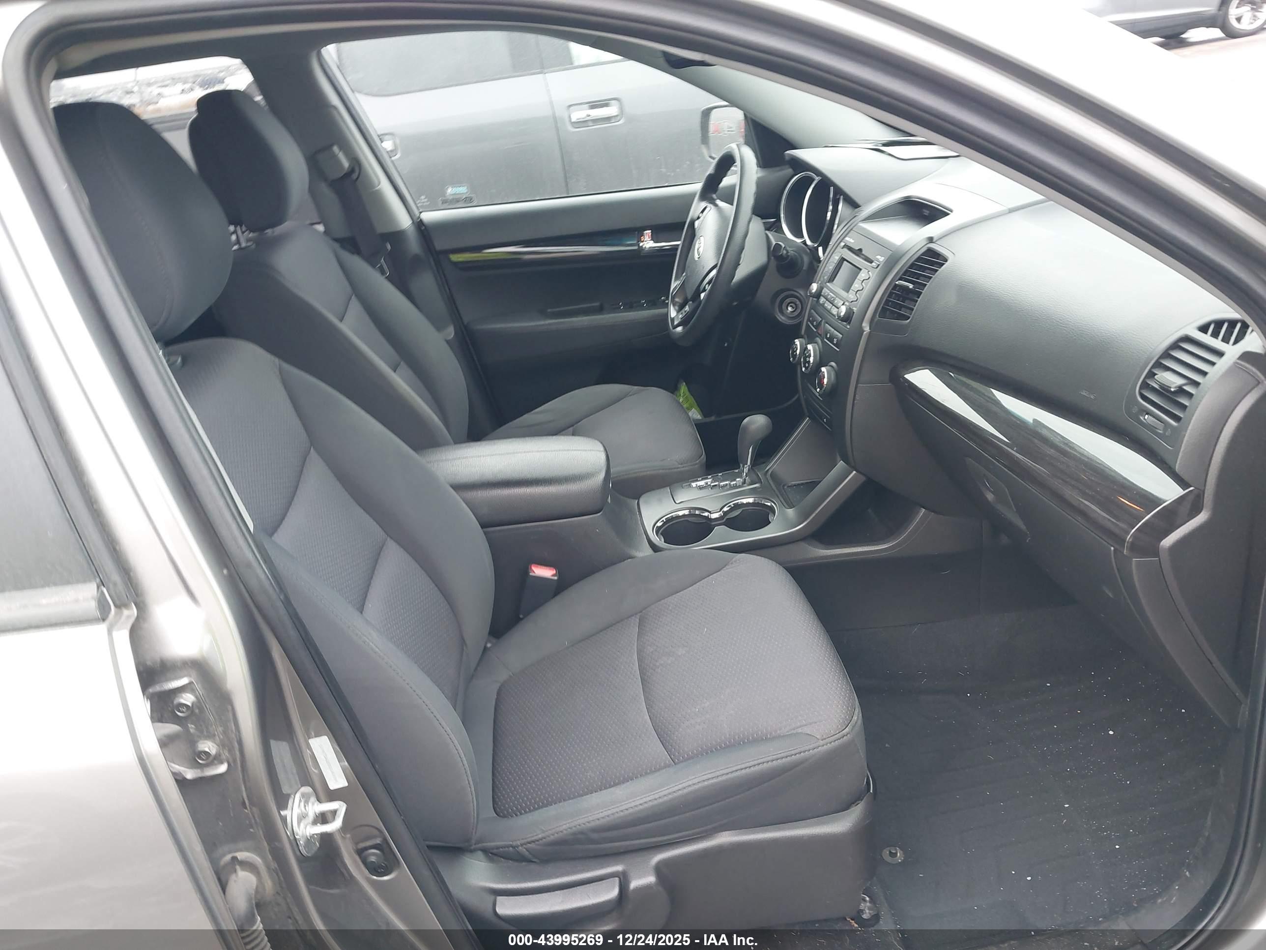 KIA SORENTO image 5