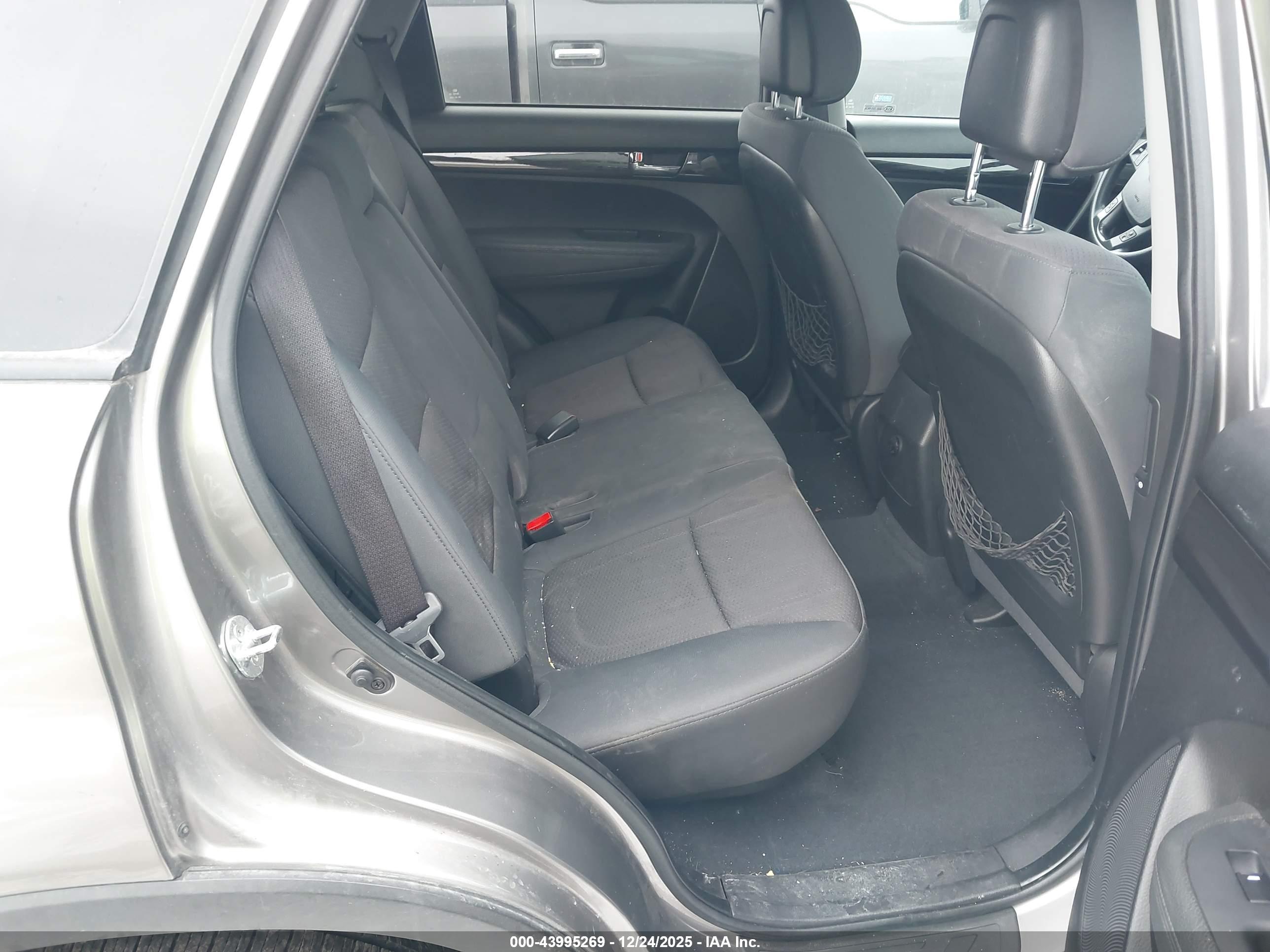 KIA SORENTO image 8