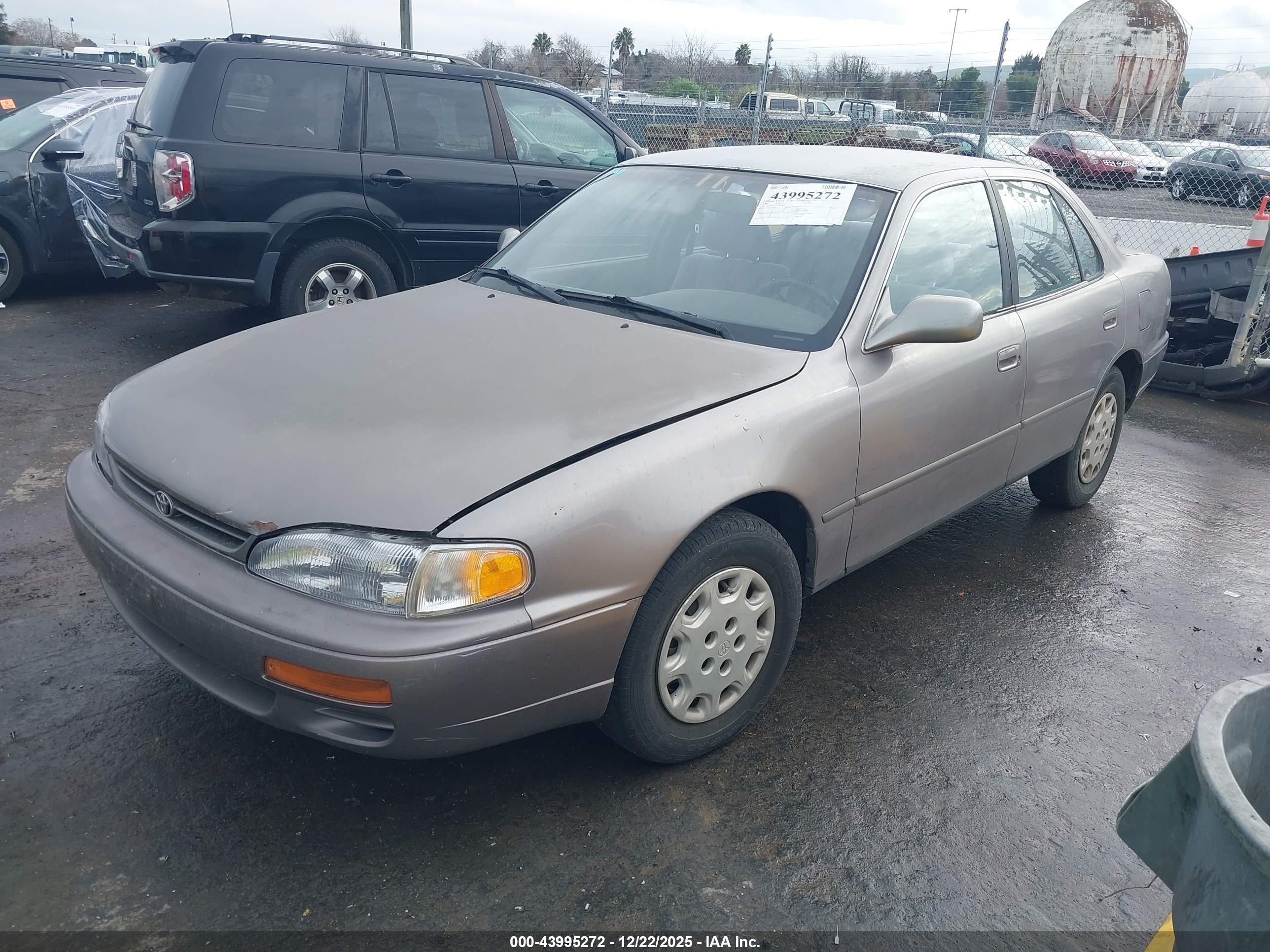 TOYOTA CAMRY image 2