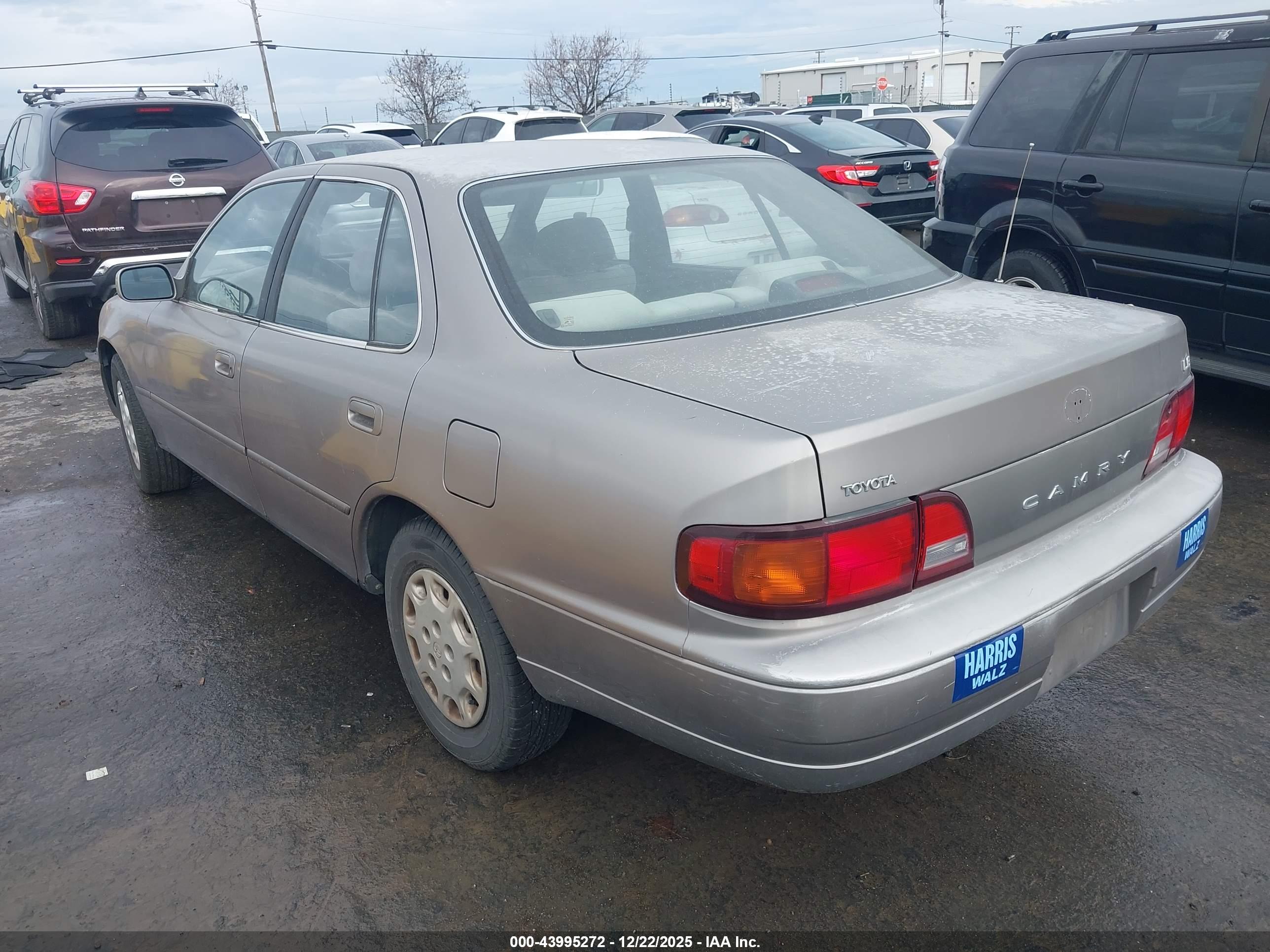 TOYOTA CAMRY image 3