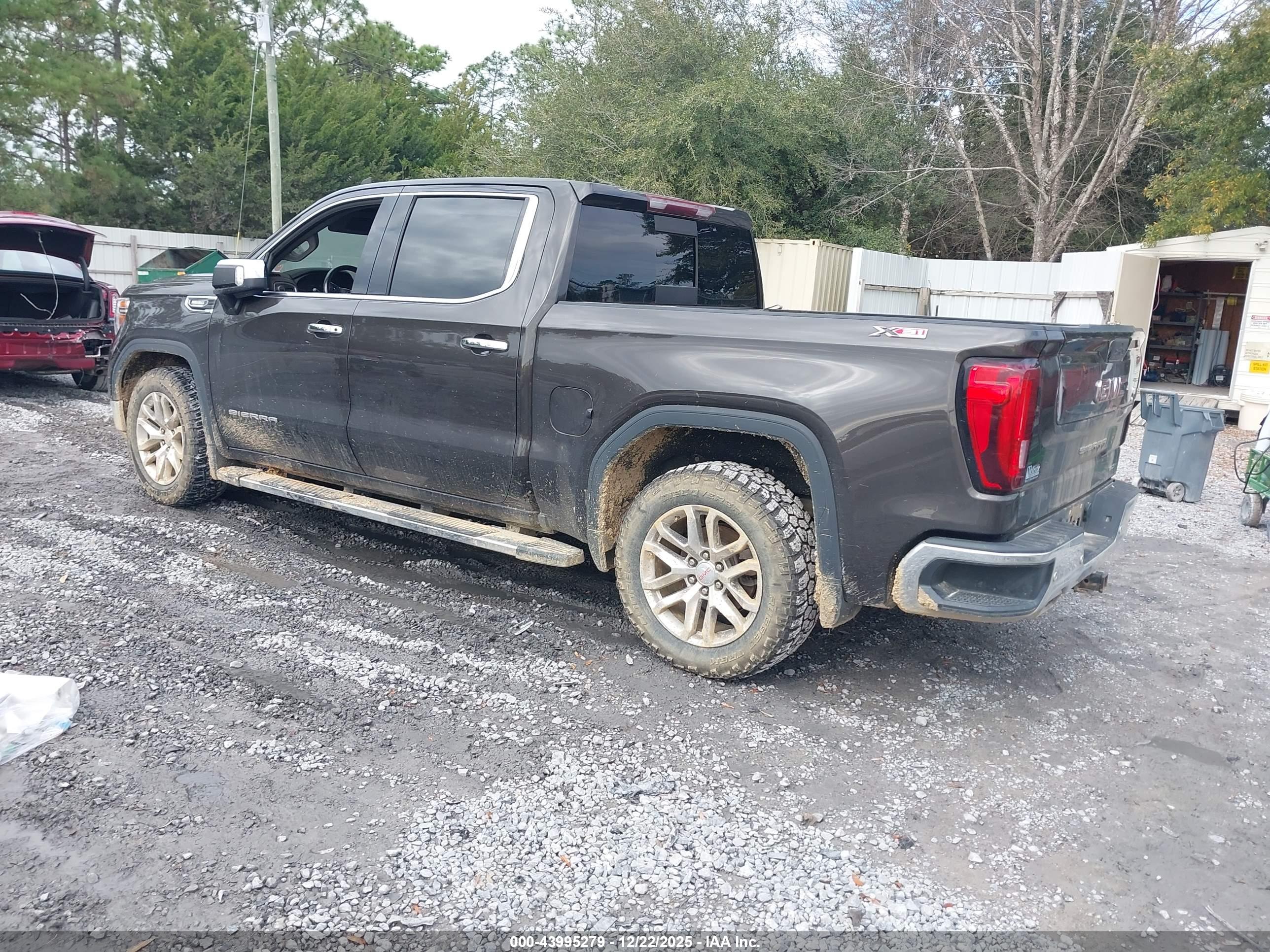 GMC SIERRA image 3