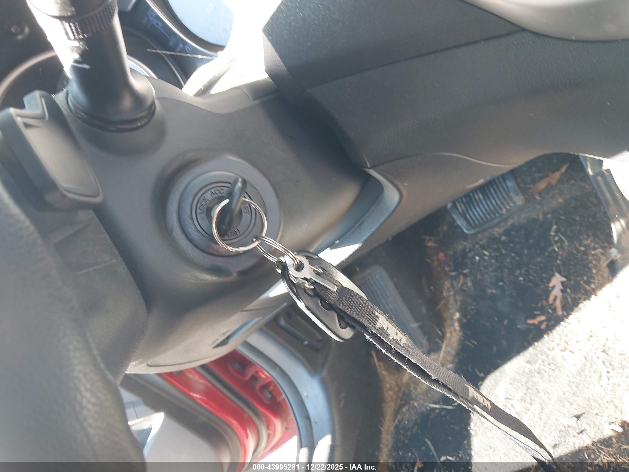 HYUNDAI VELOSTER image 11