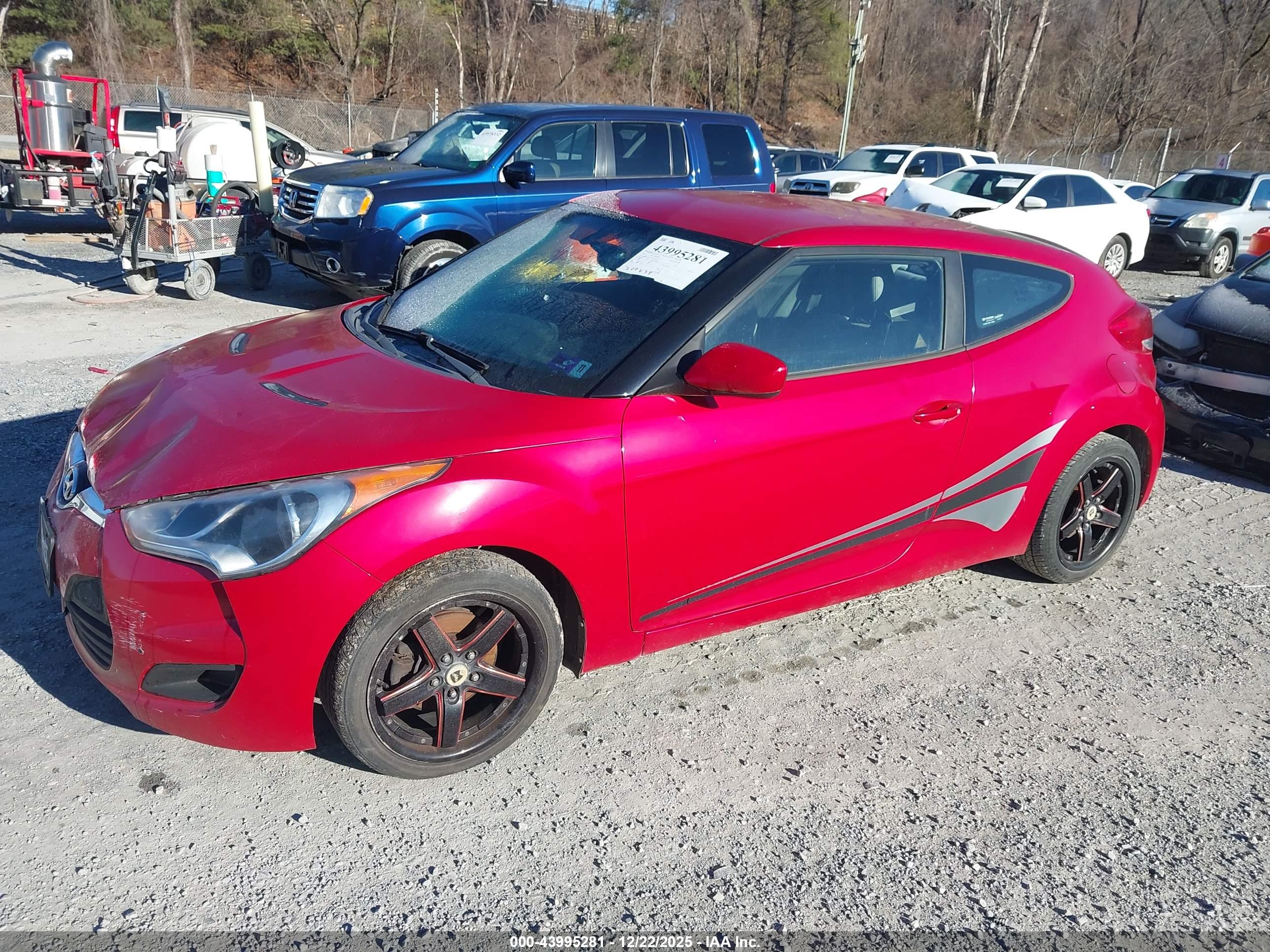 HYUNDAI VELOSTER image 2