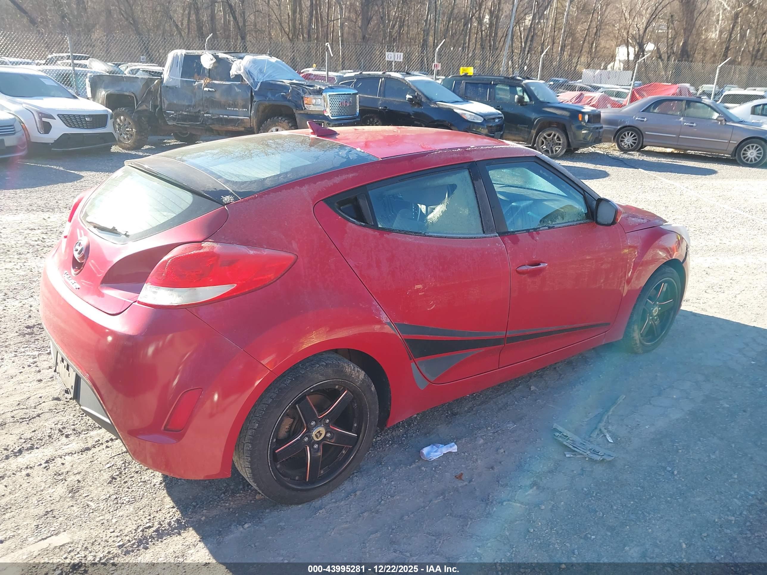 HYUNDAI VELOSTER image 4