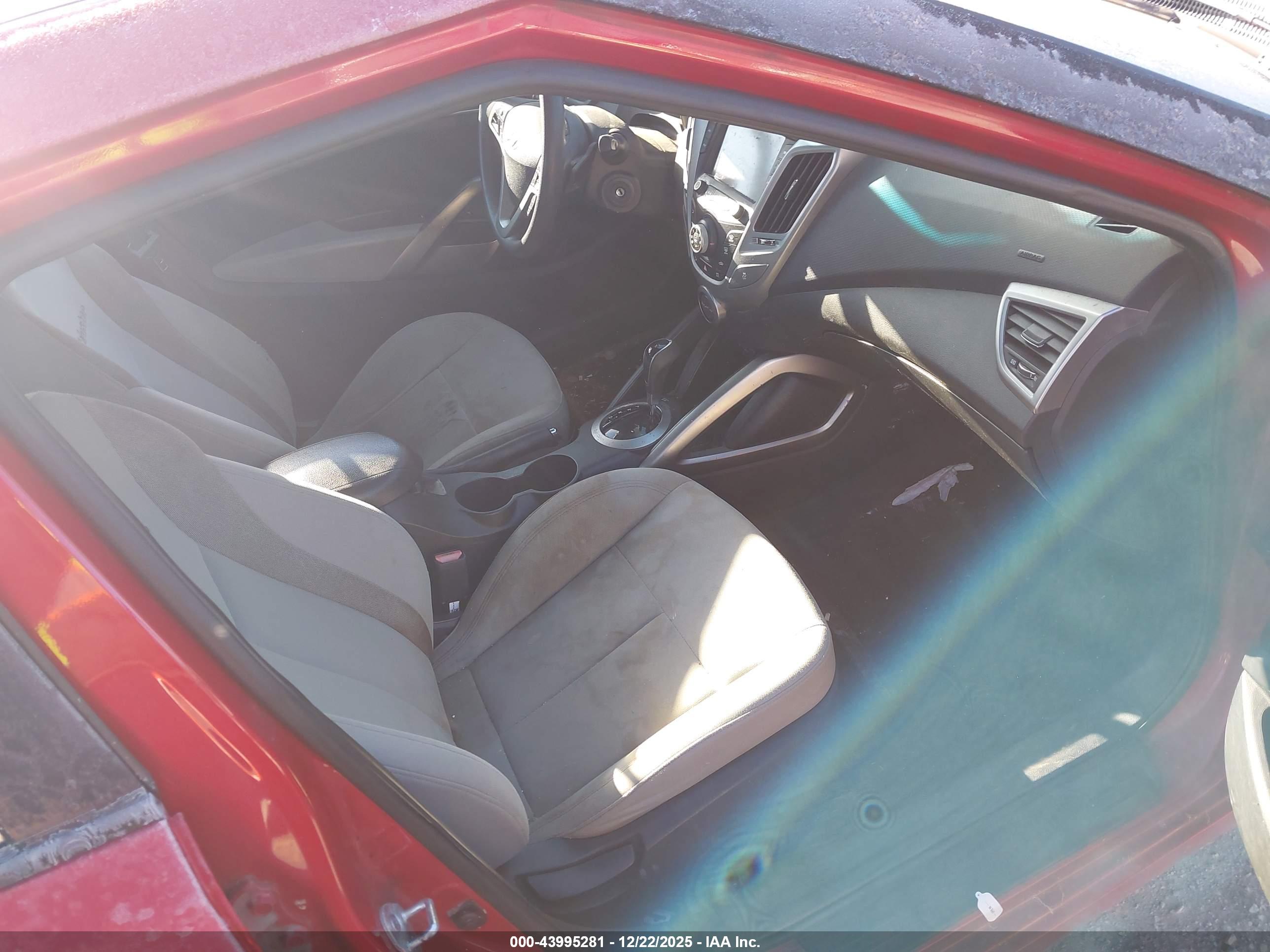 HYUNDAI VELOSTER image 5