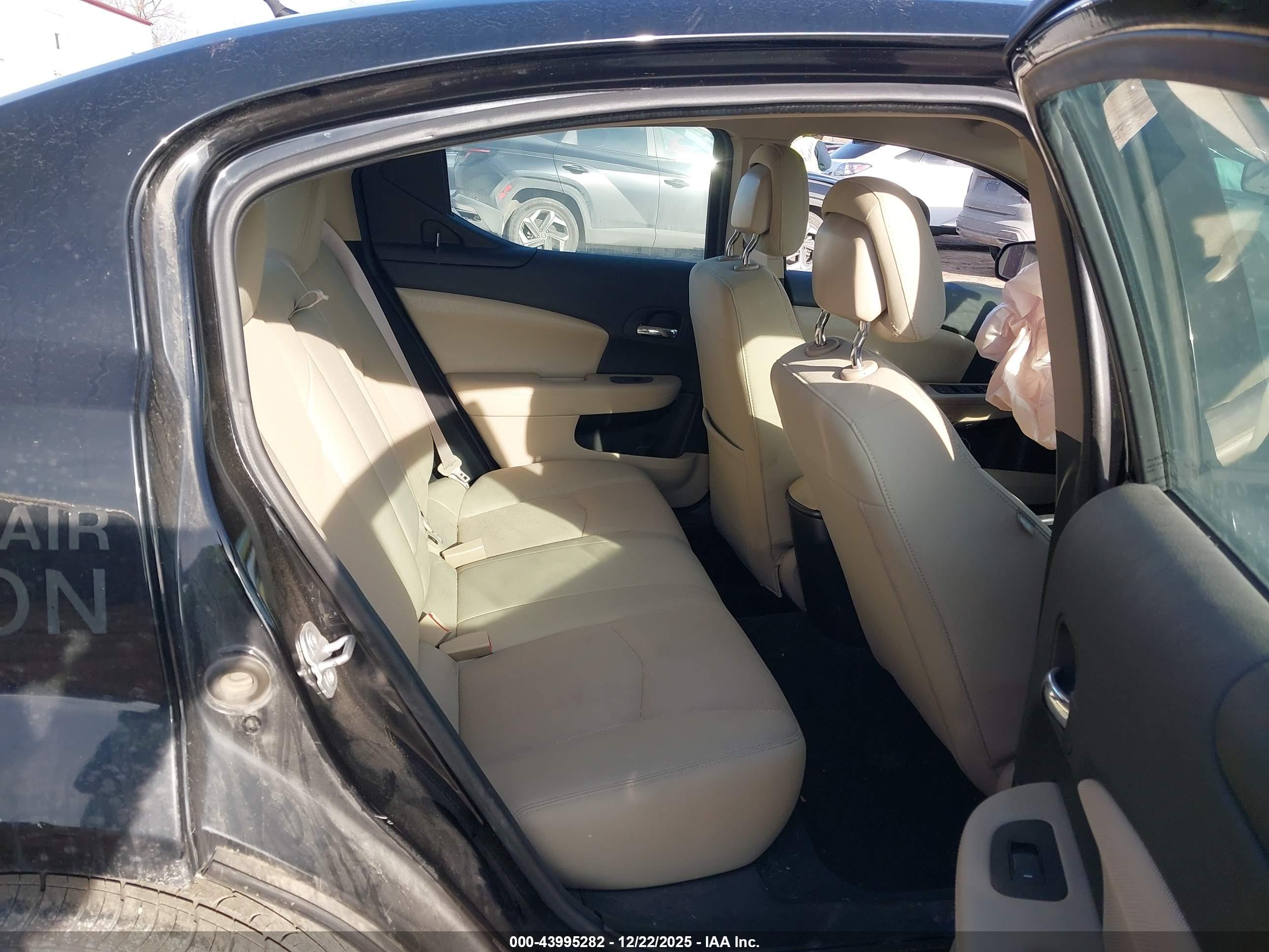 DODGE AVENGER image 8