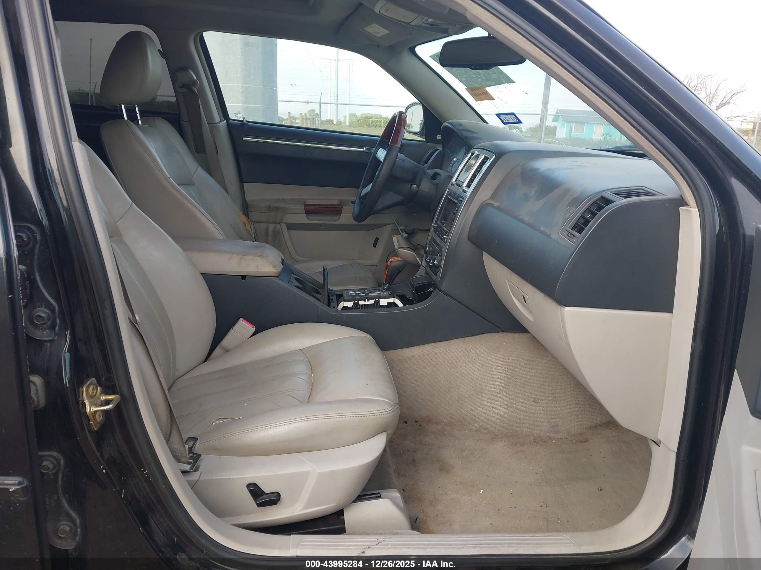 CHRYSLER 300C image 5