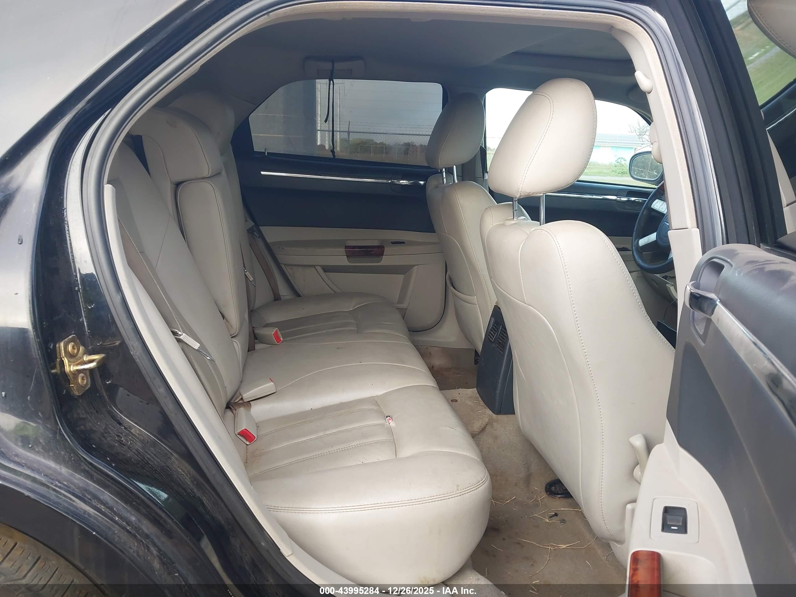 CHRYSLER 300C image 8