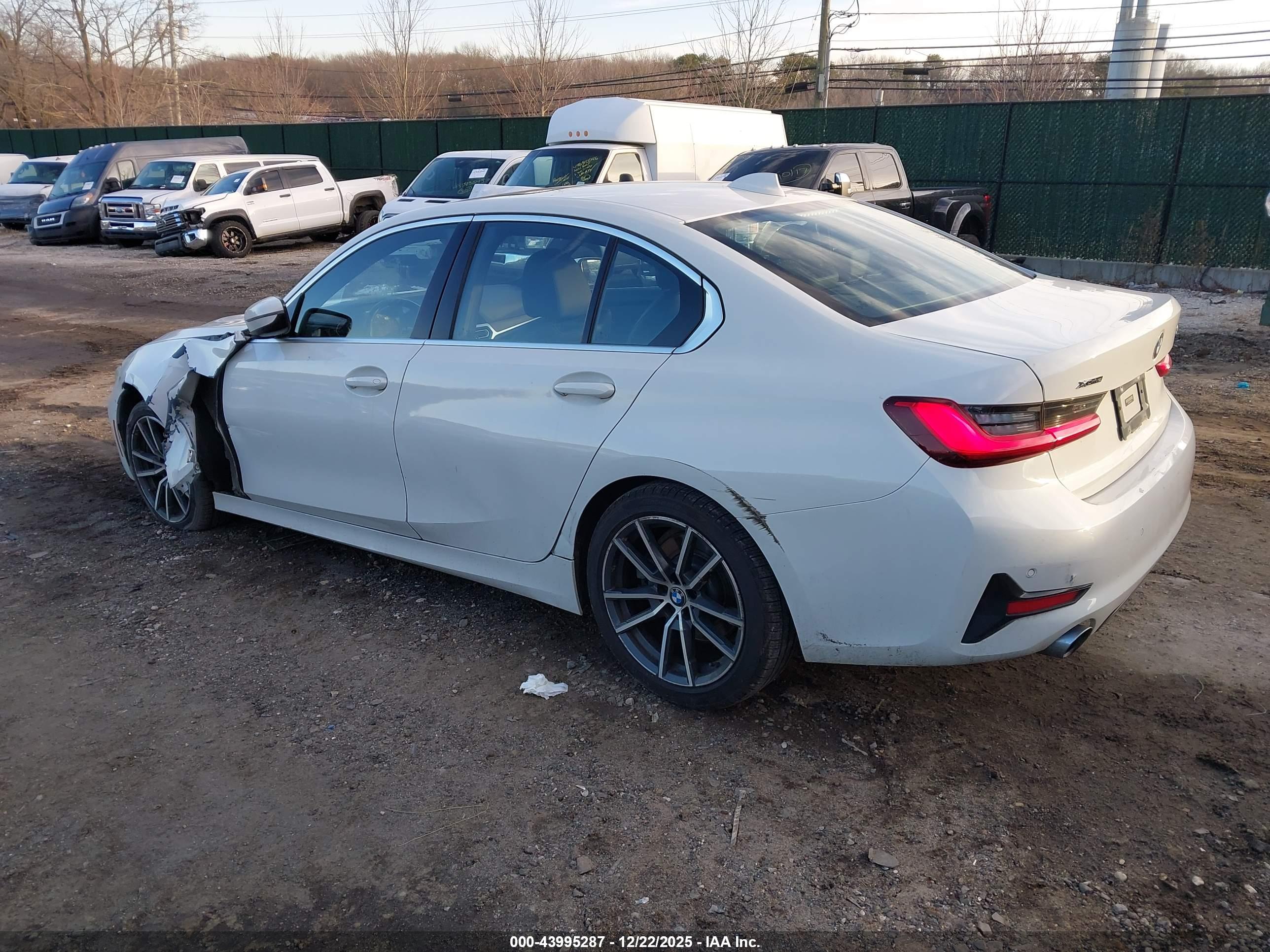 BMW 330I image 3