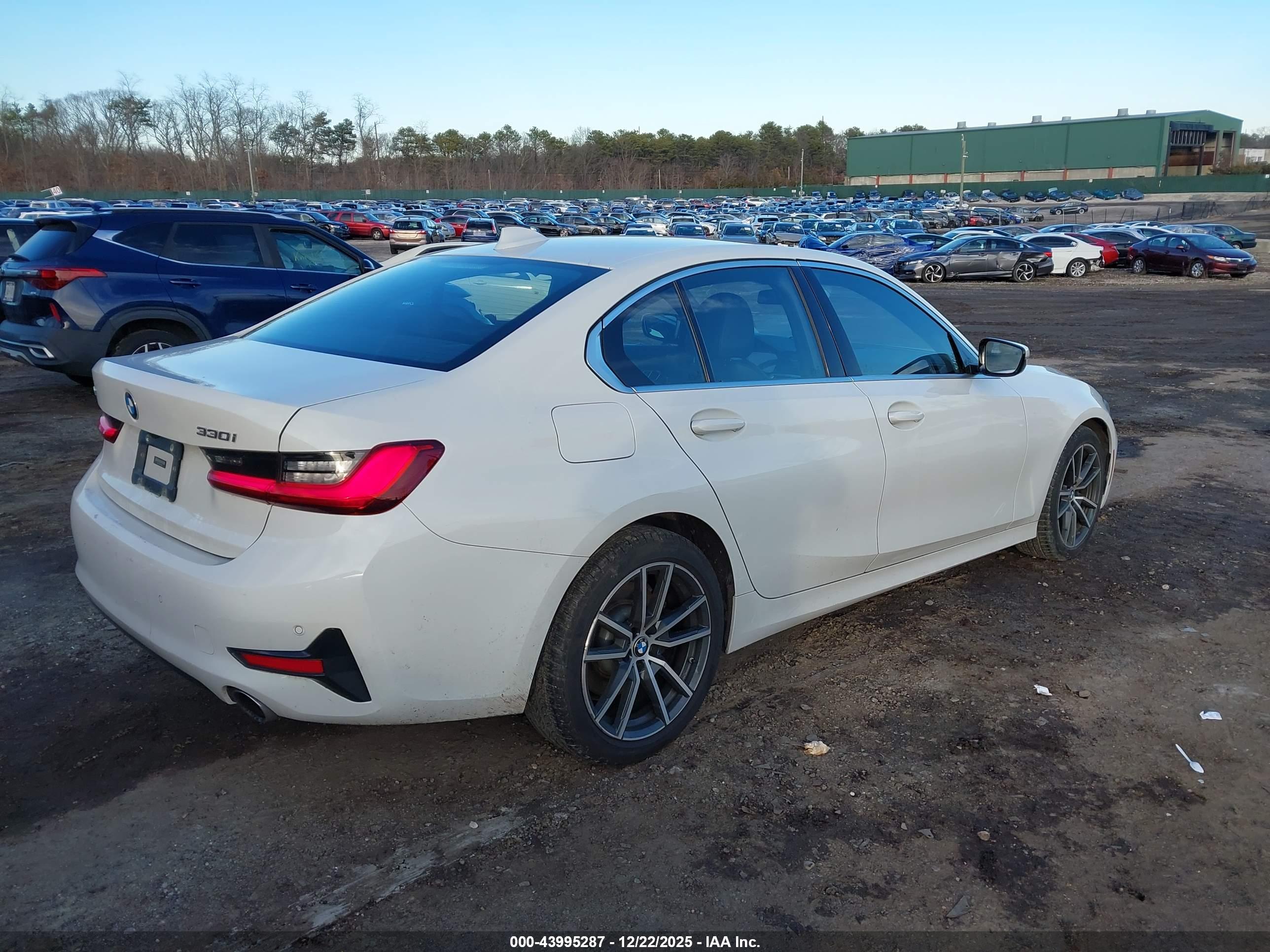 BMW 330I image 4