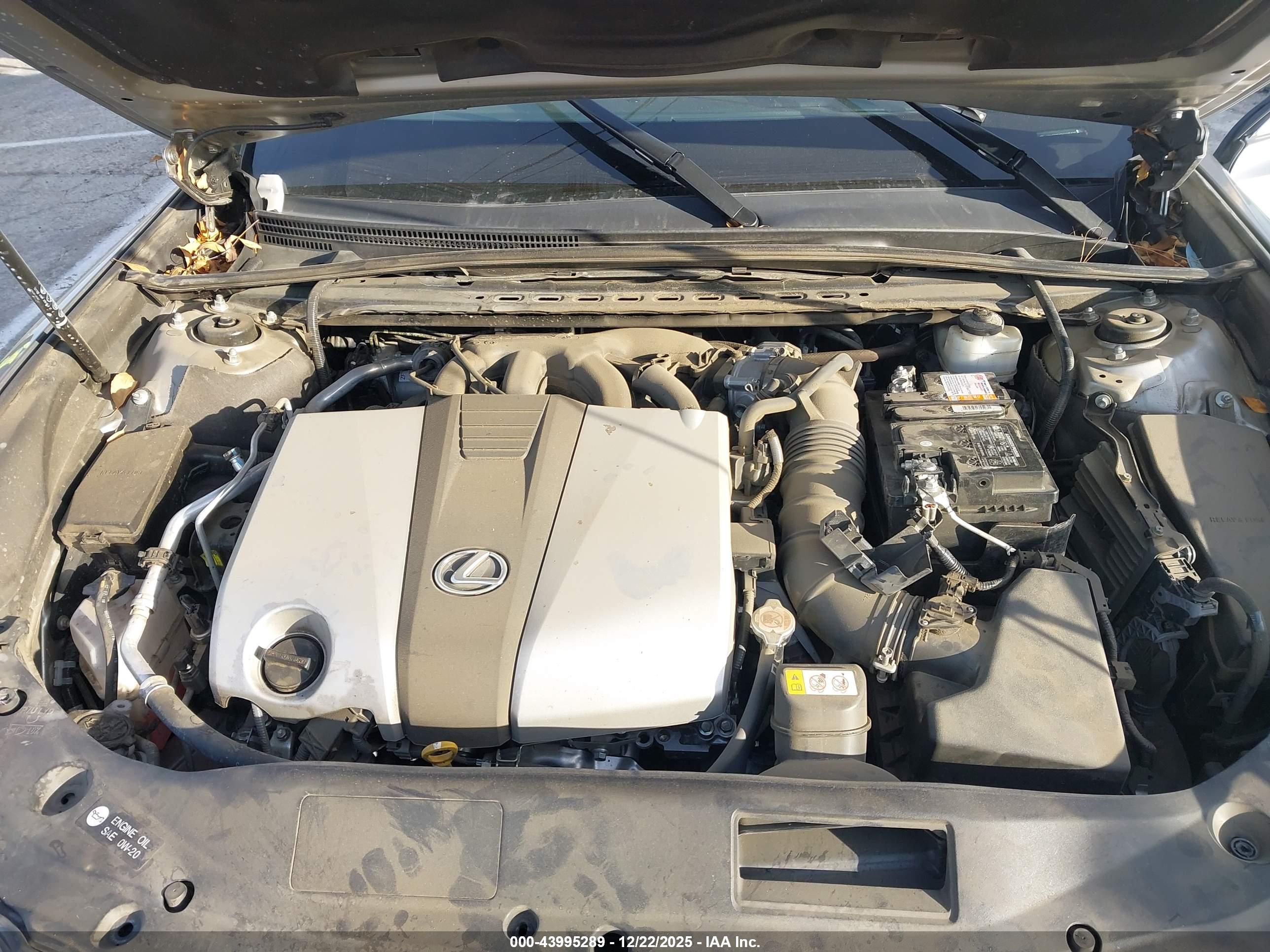 LEXUS ES image 10