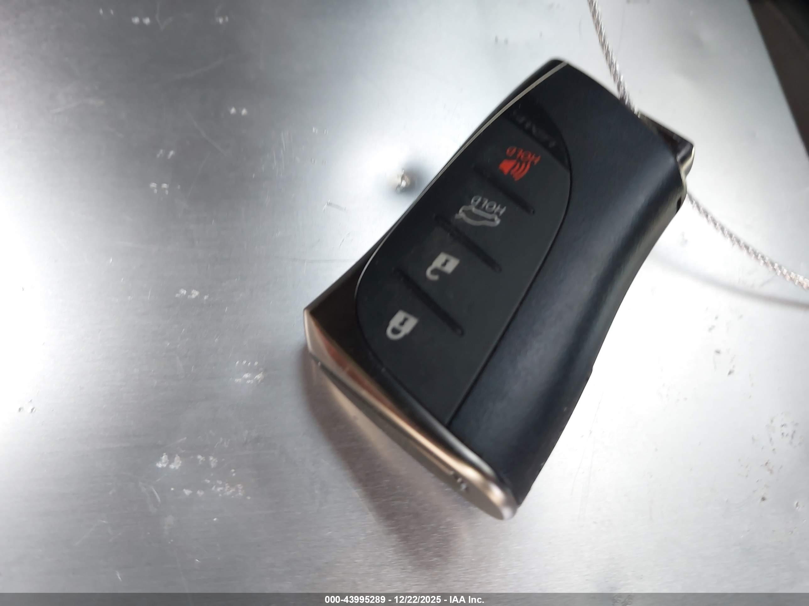 LEXUS ES image 11