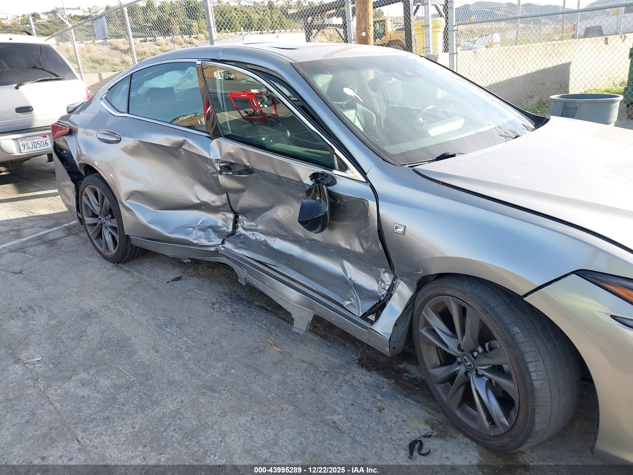 LEXUS ES image 6