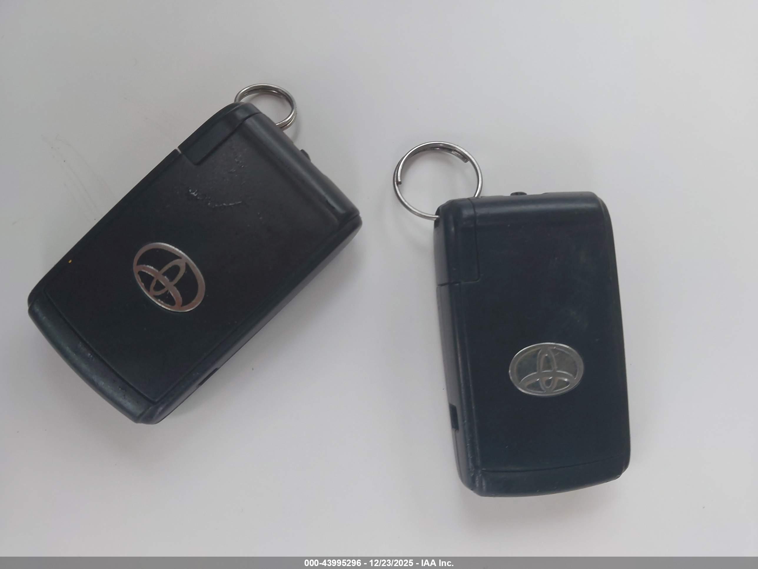 TOYOTA PRIUS image 11