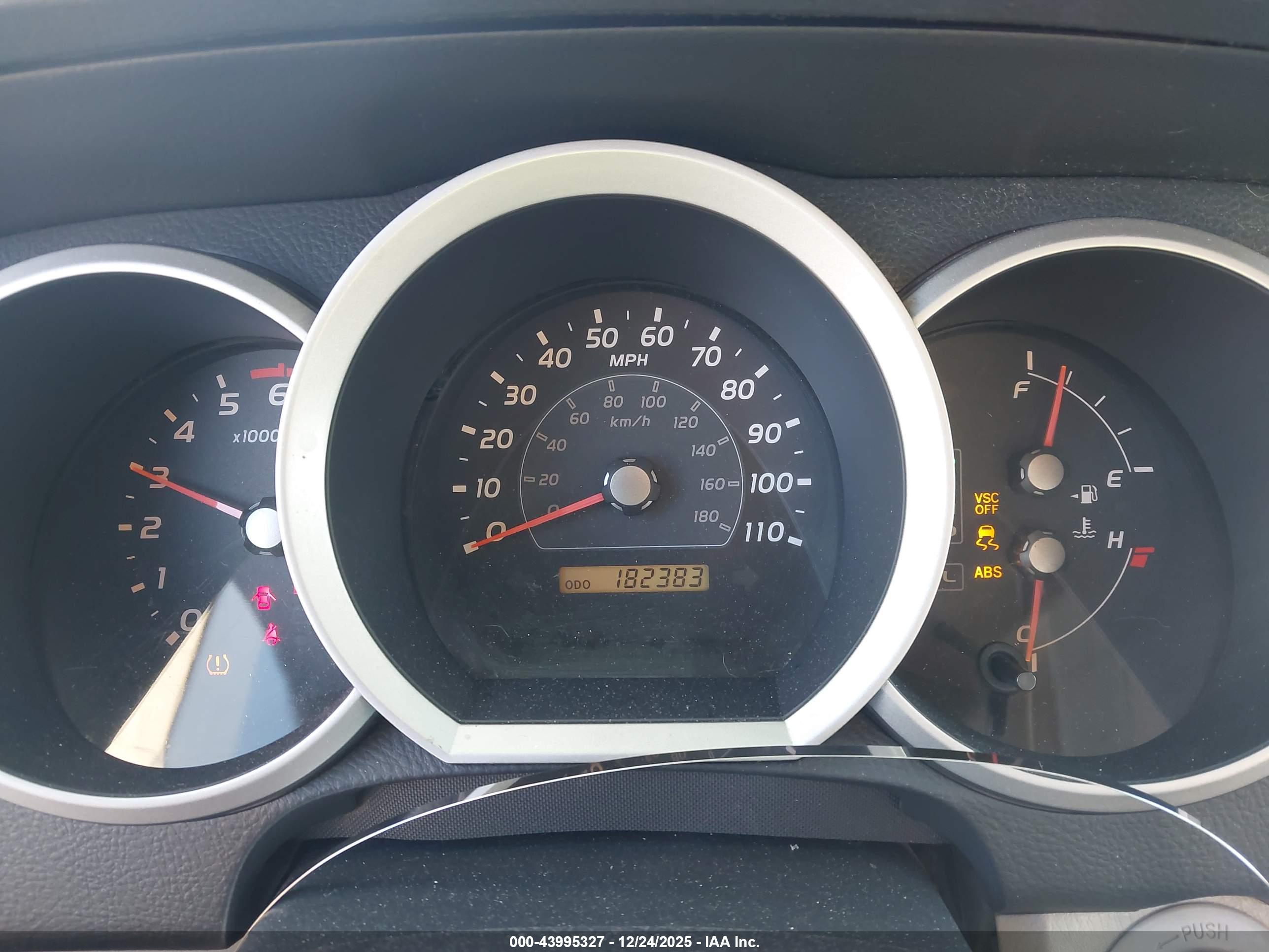 TOYOTA 4RUNNER image 7