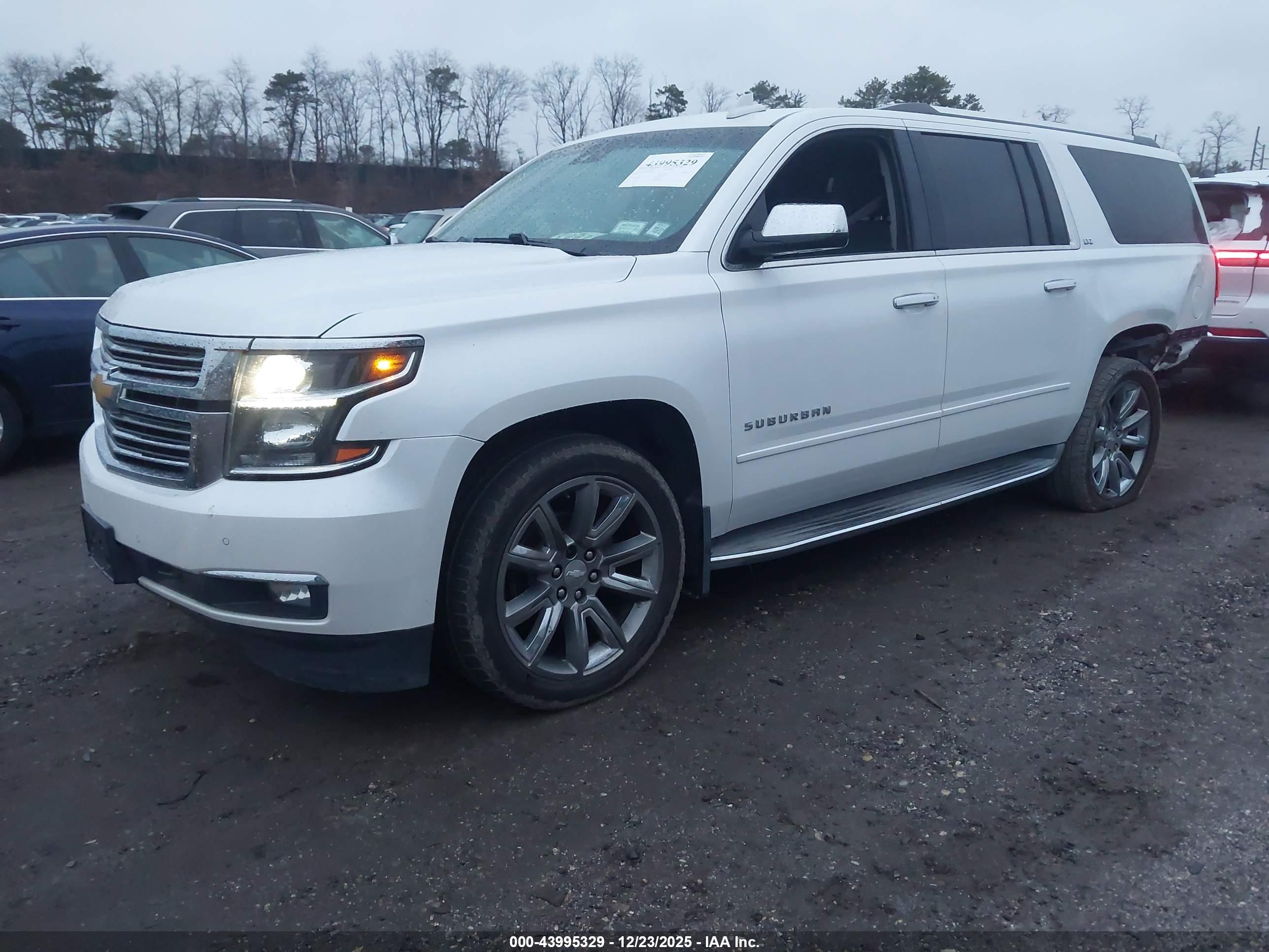 CHEVROLET SUBURBAN image 2