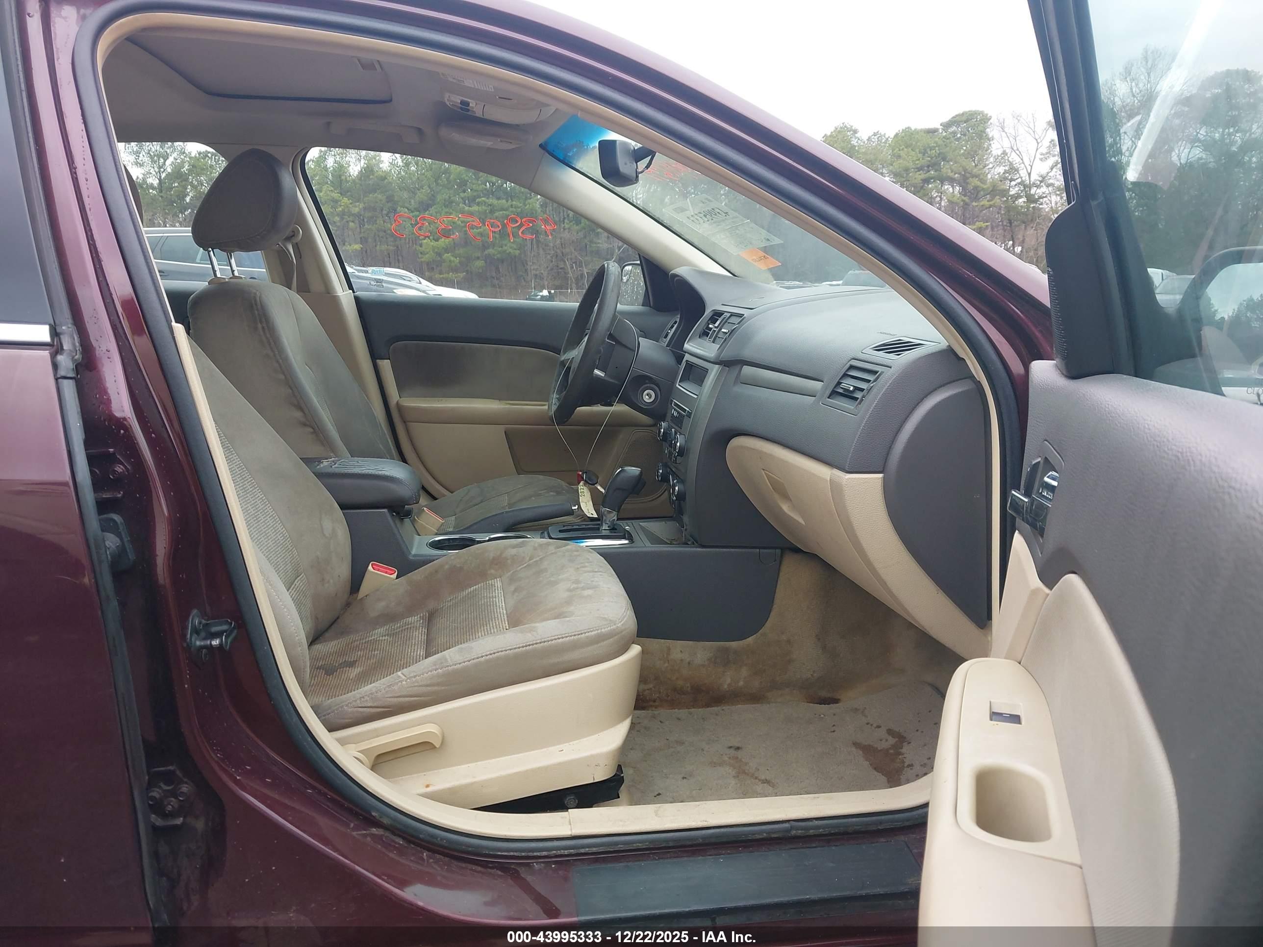 FORD FUSION image 5