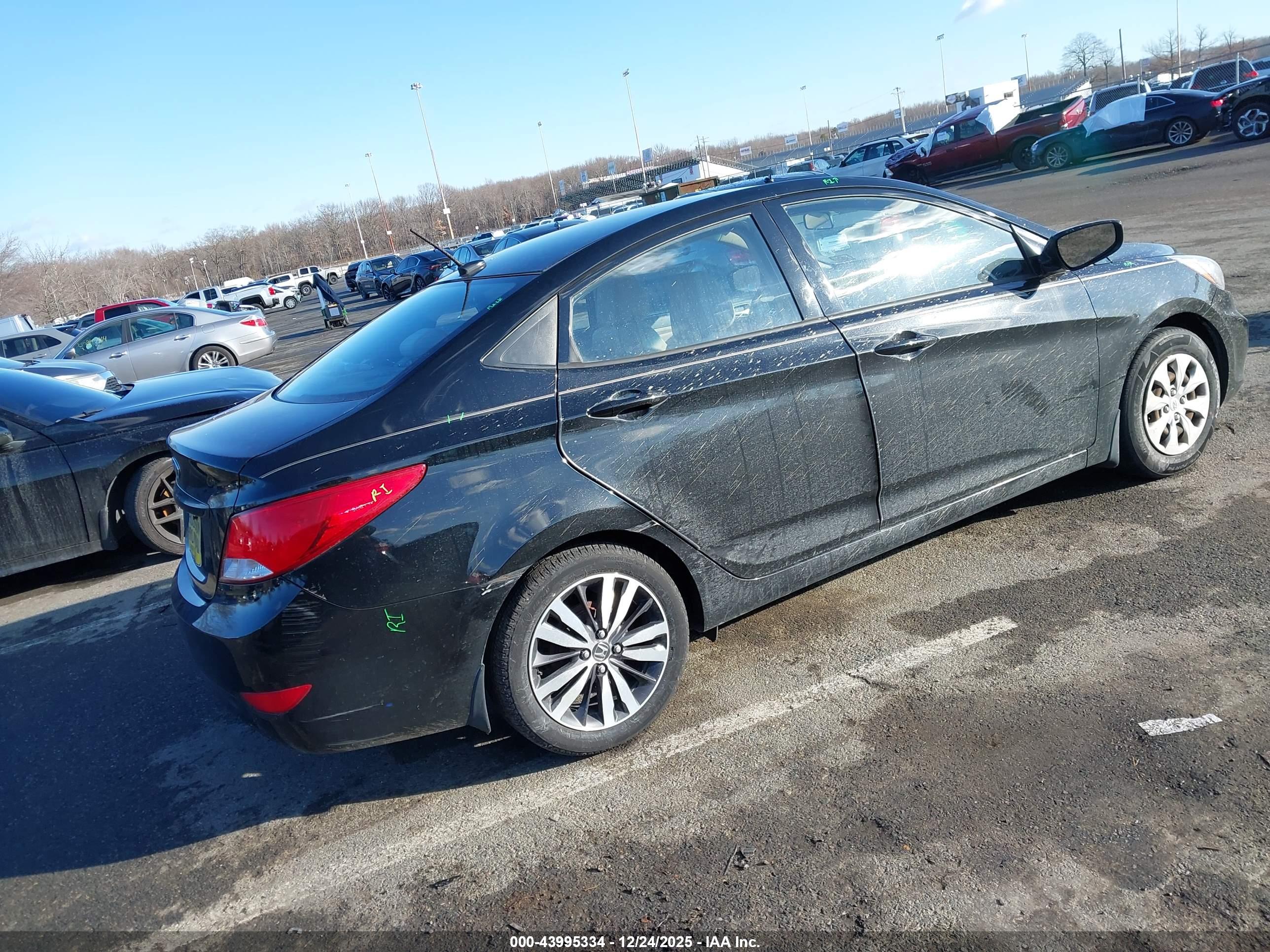HYUNDAI ACCENT image 4