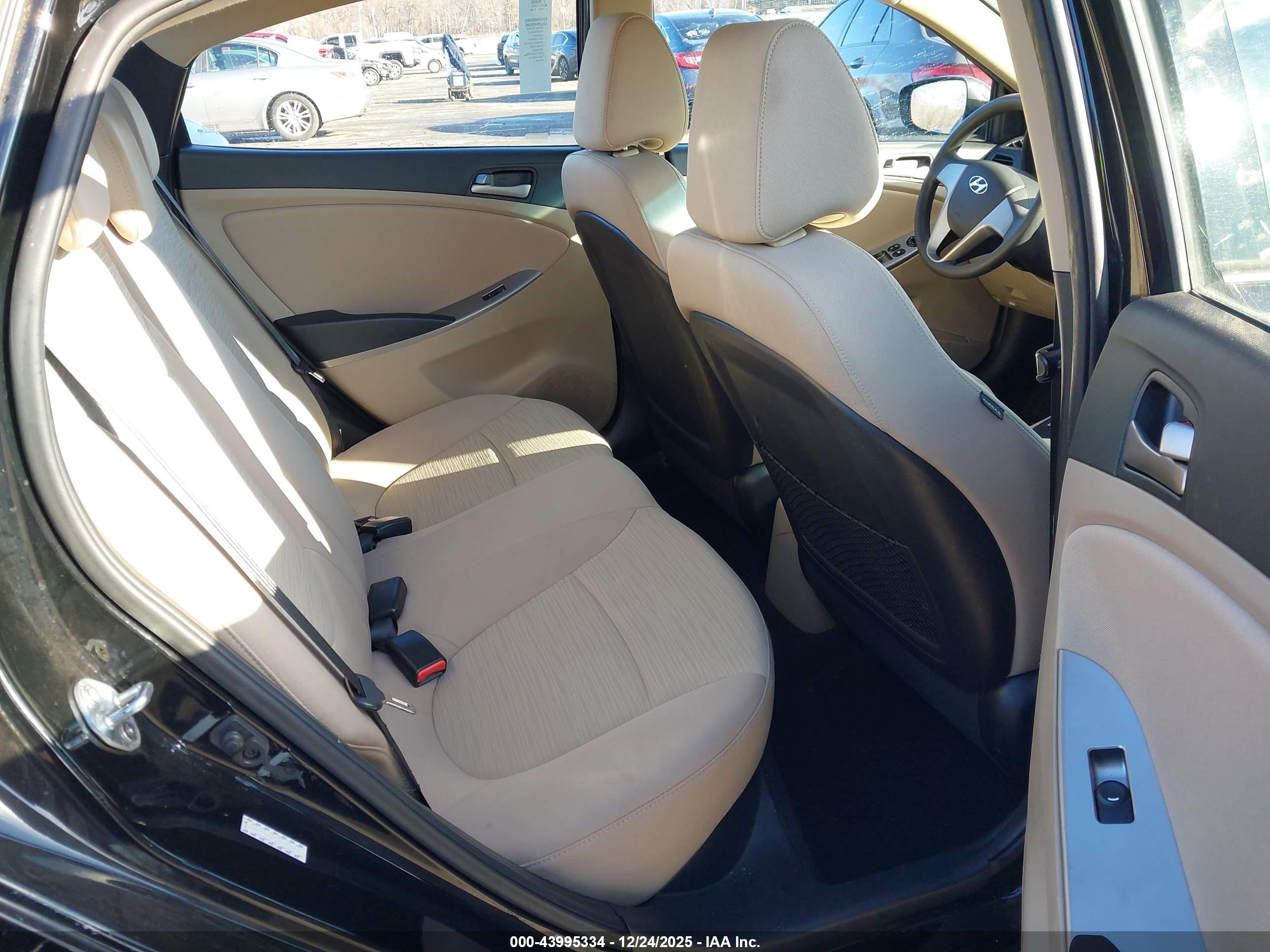 HYUNDAI ACCENT image 8