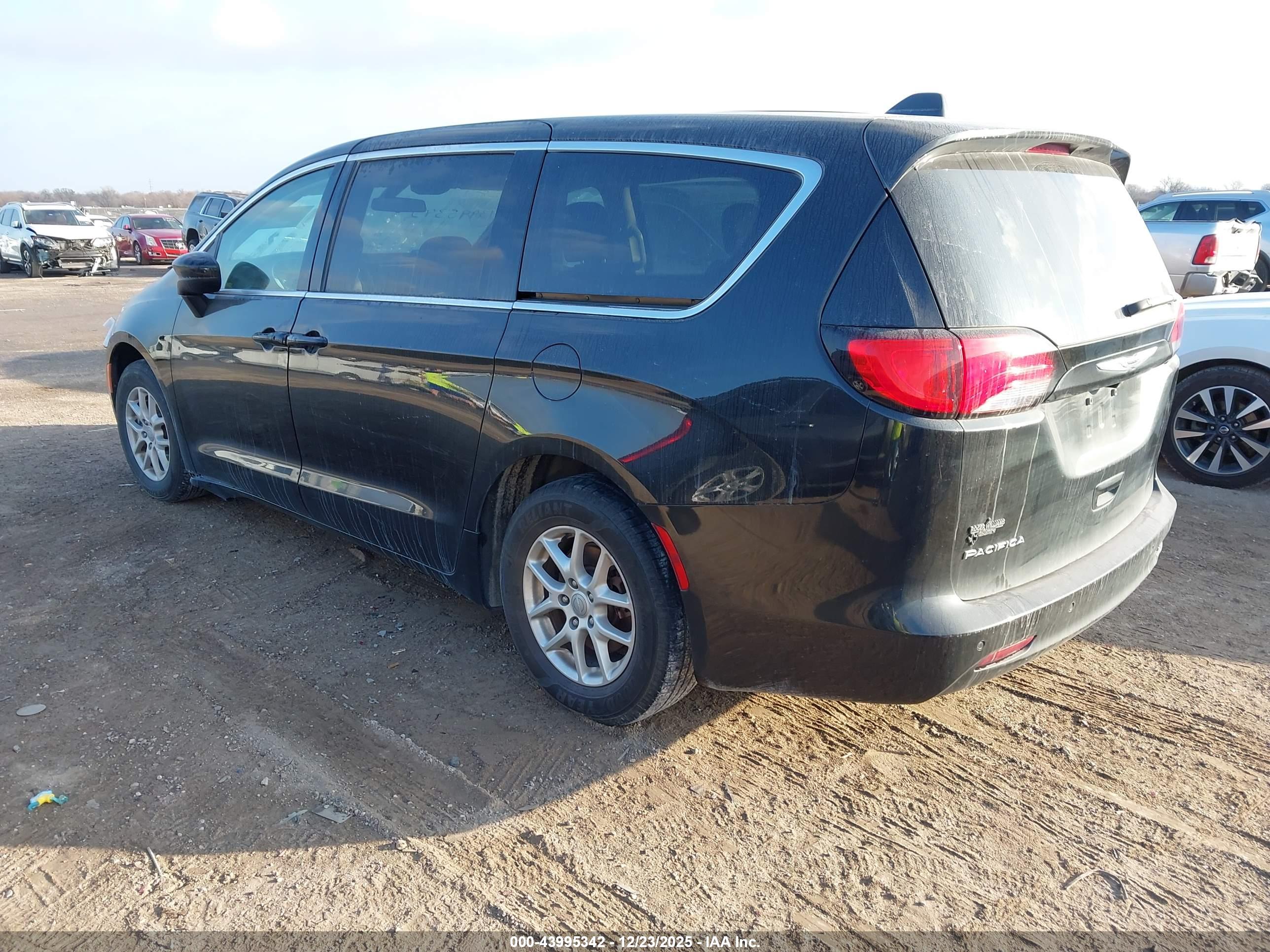 CHRYSLER PACIFICA image 3