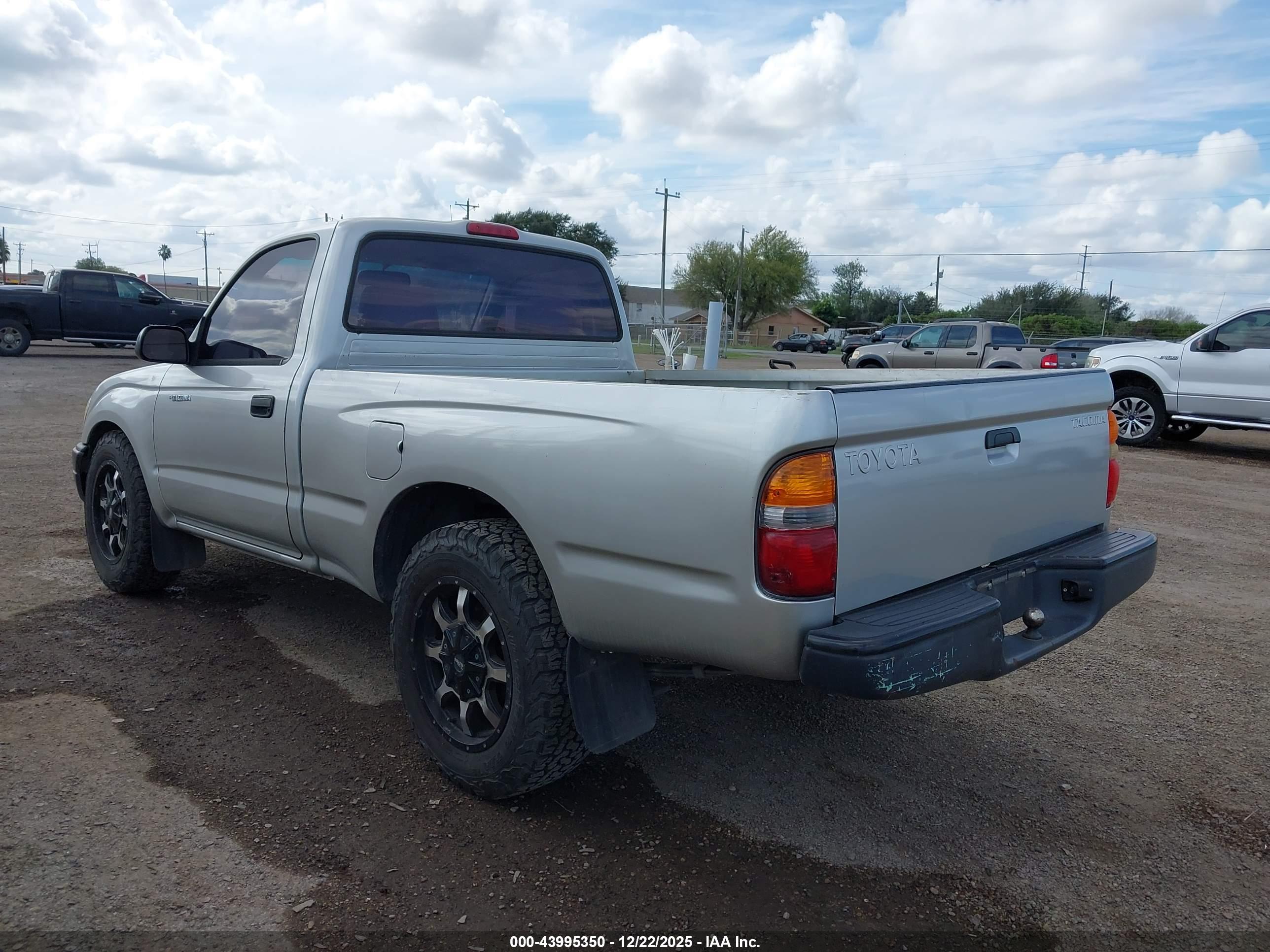 TOYOTA TACOMA image 3