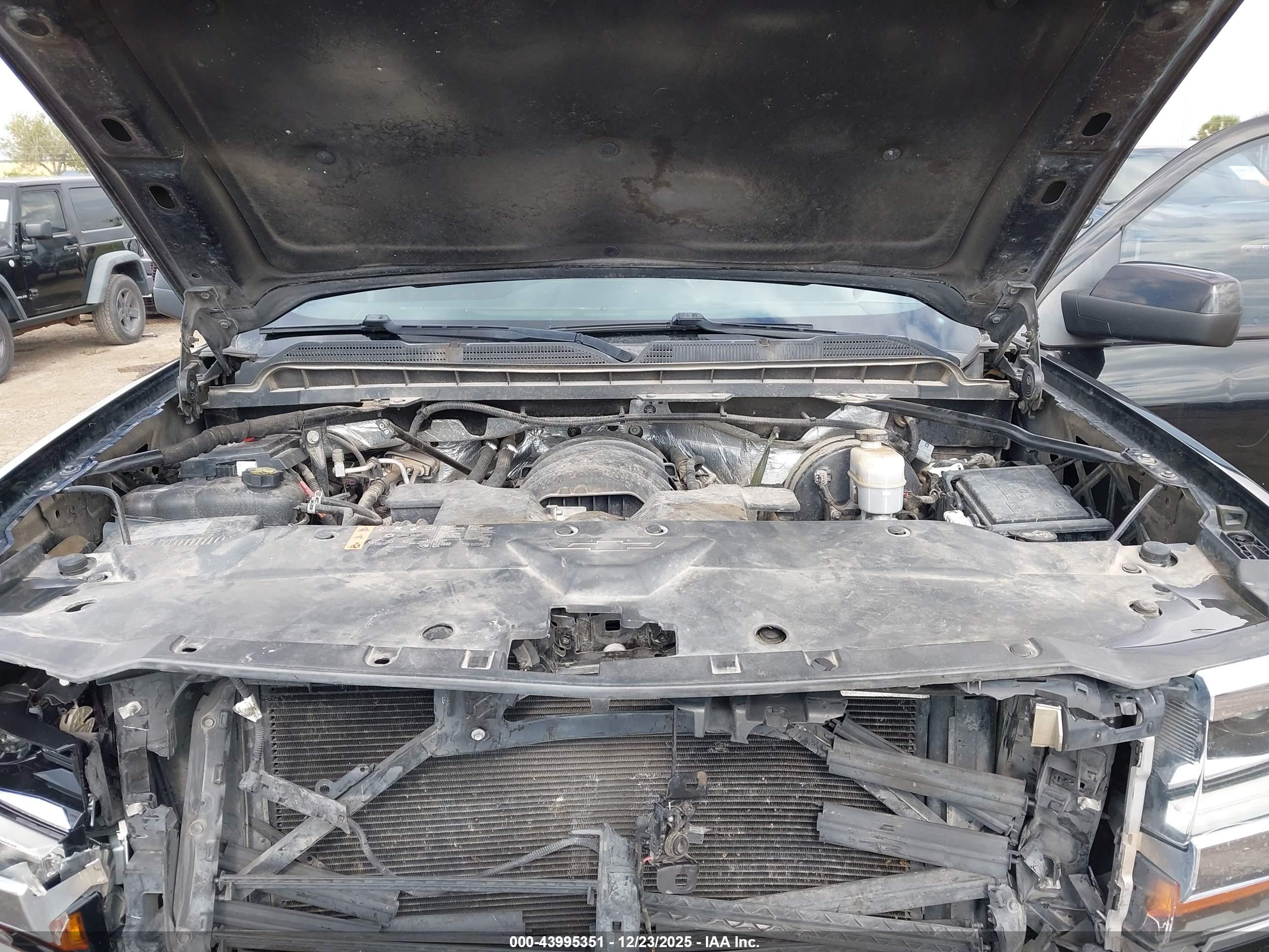 CHEVROLET SILVERADO image 10