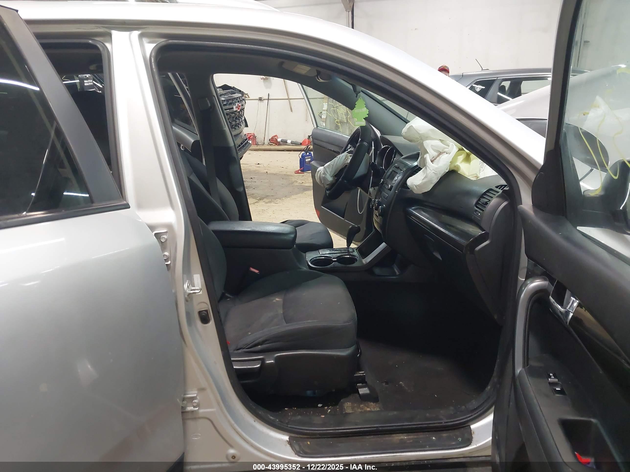 KIA SORENTO image 5