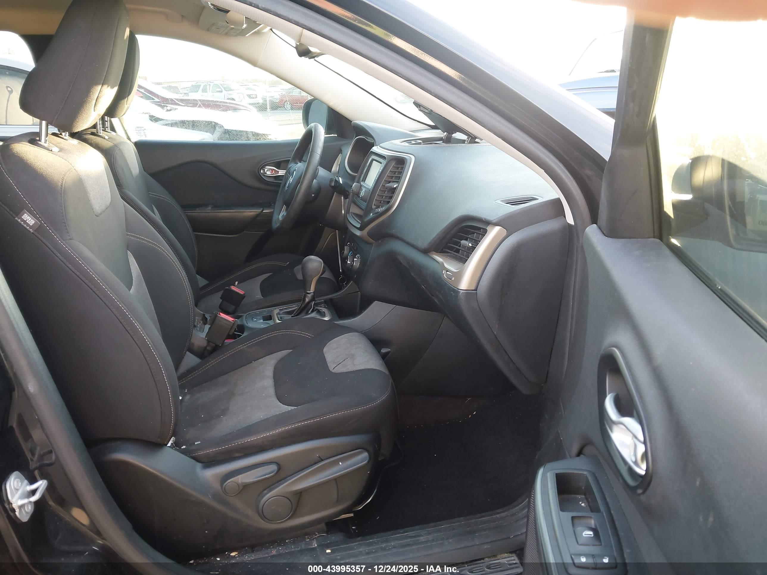 JEEP CHEROKEE image 5