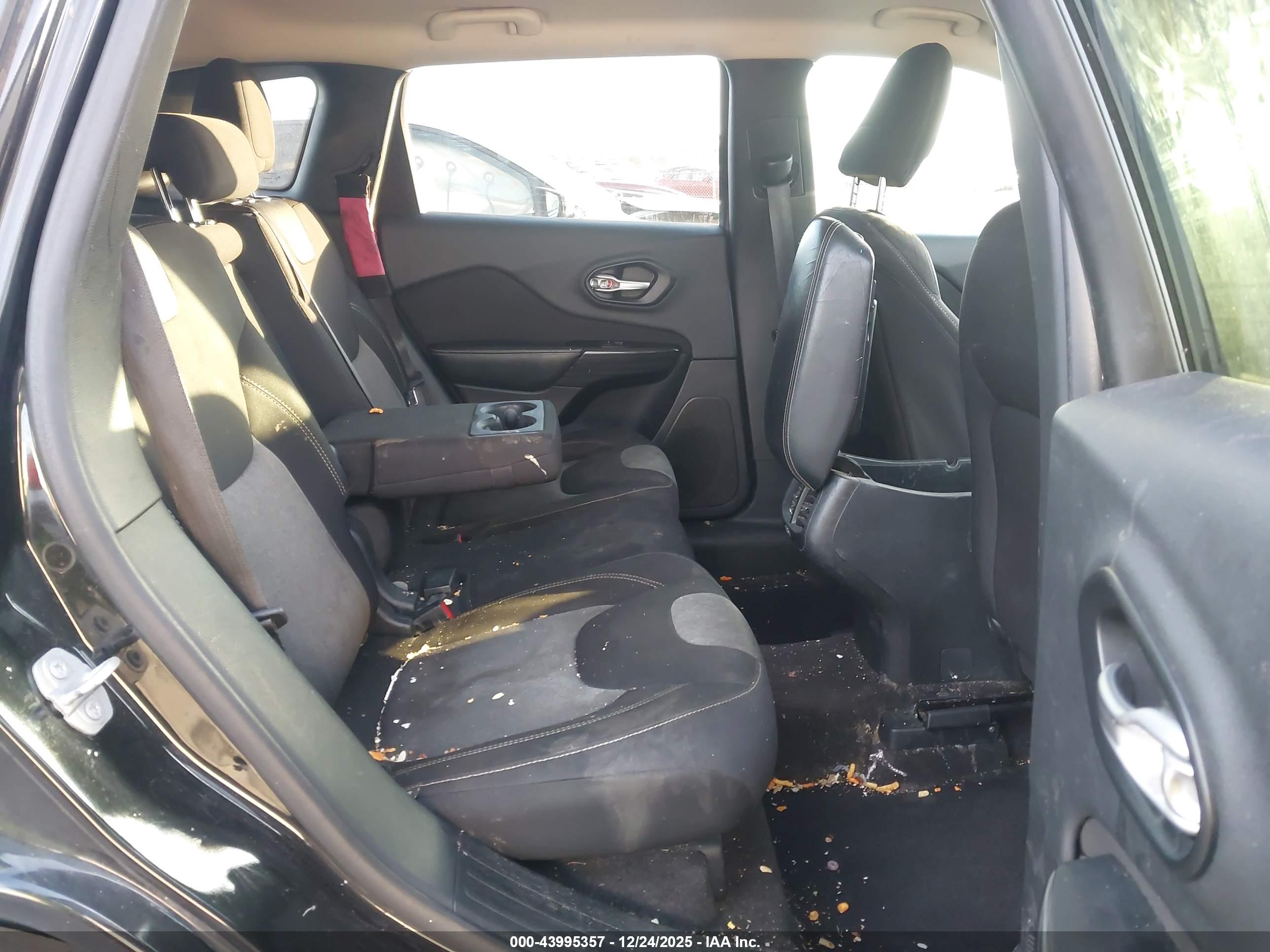 JEEP CHEROKEE image 8