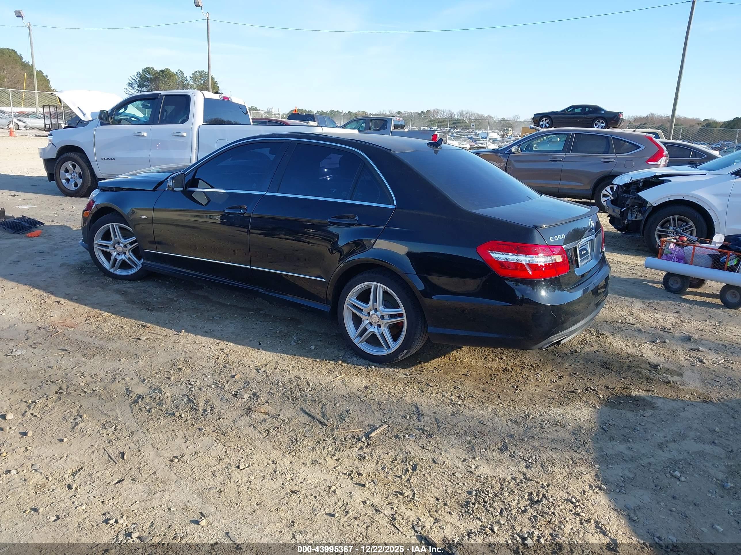 MERCEDES-BENZ E image 3