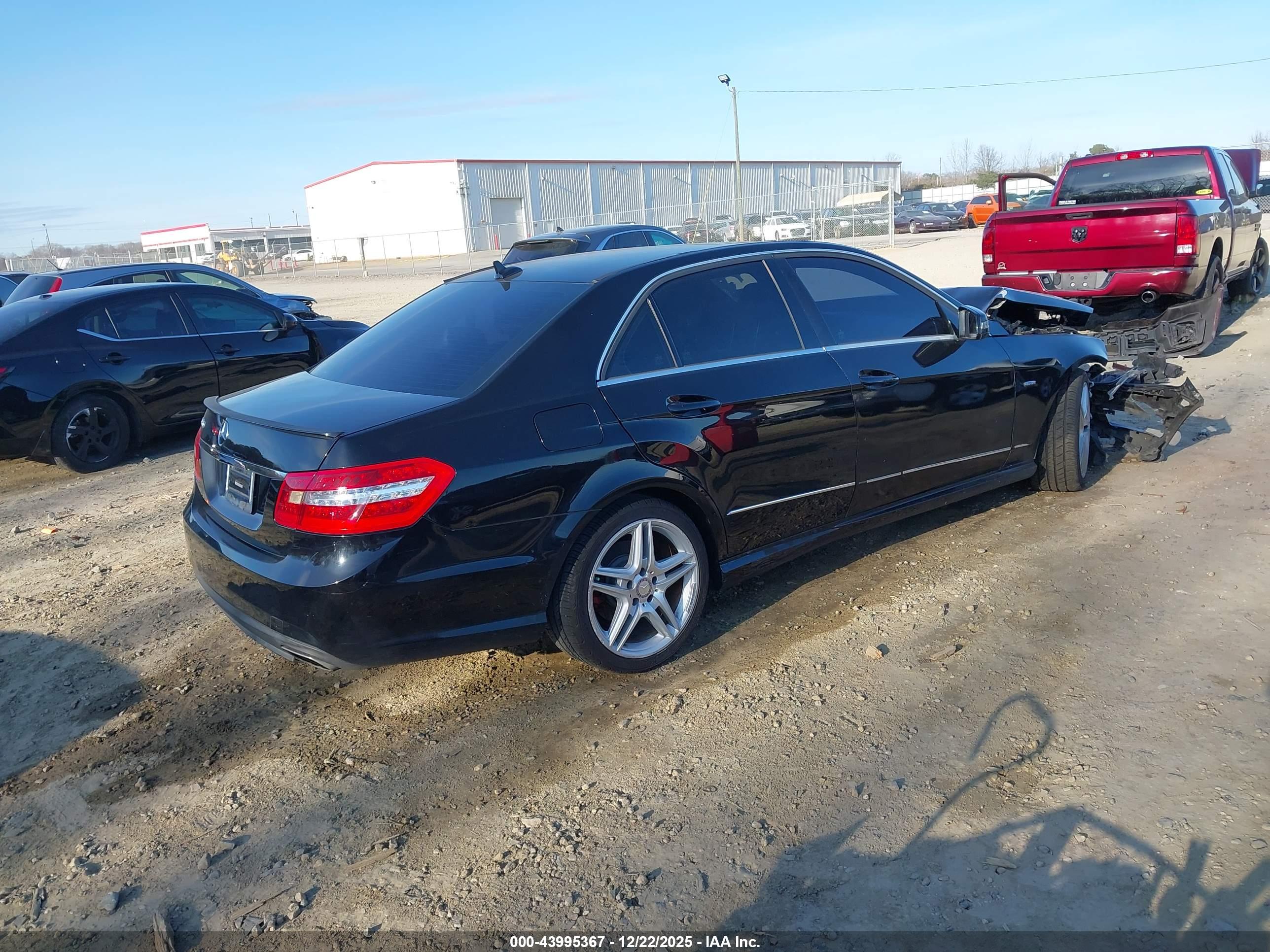 MERCEDES-BENZ E image 4