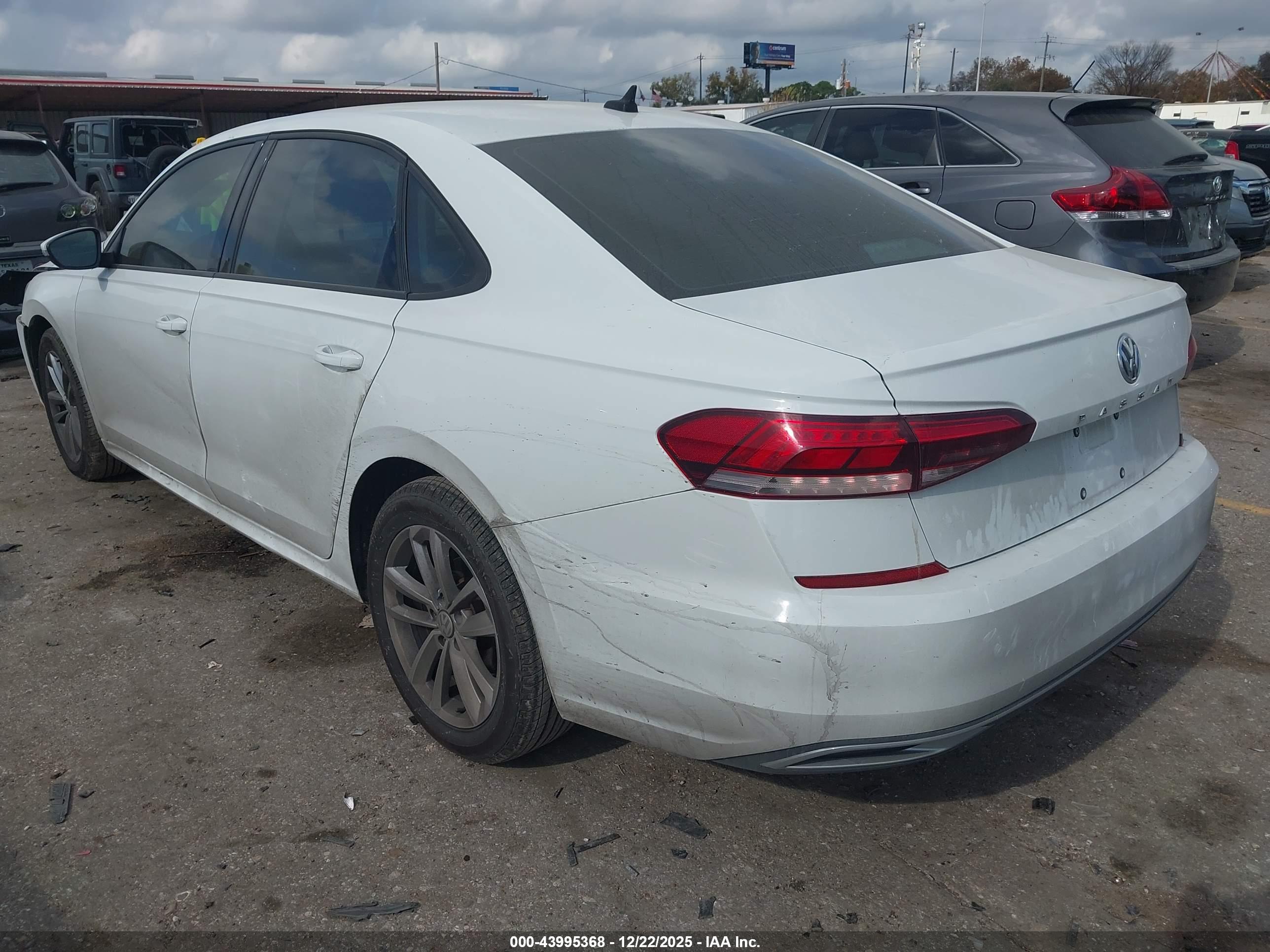 VOLKSWAGEN PASSAT image 3