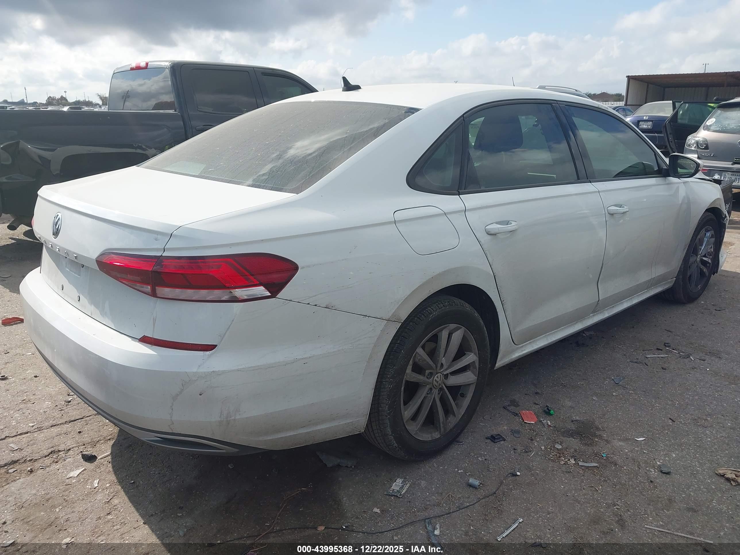 VOLKSWAGEN PASSAT image 4