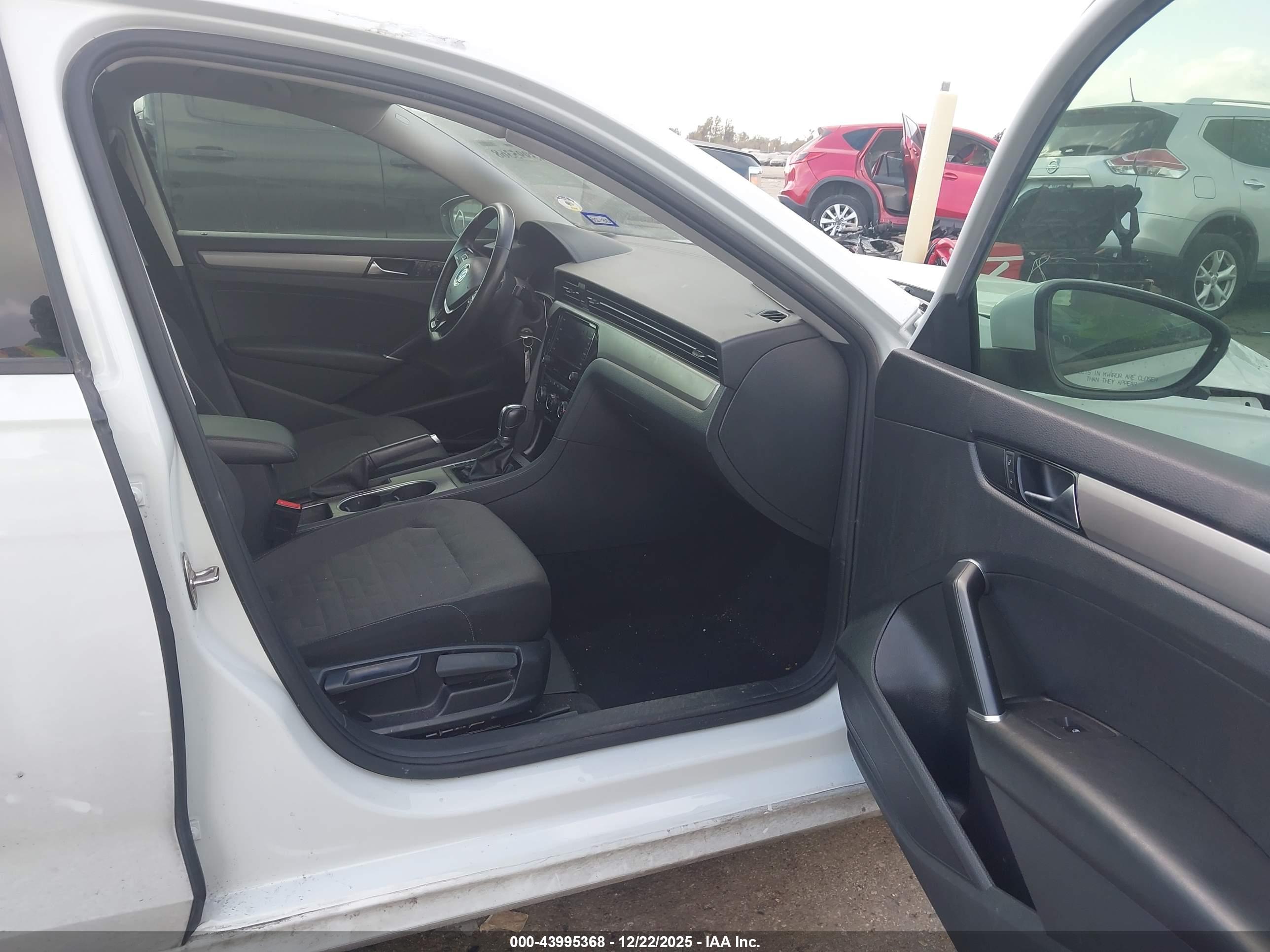 VOLKSWAGEN PASSAT image 5