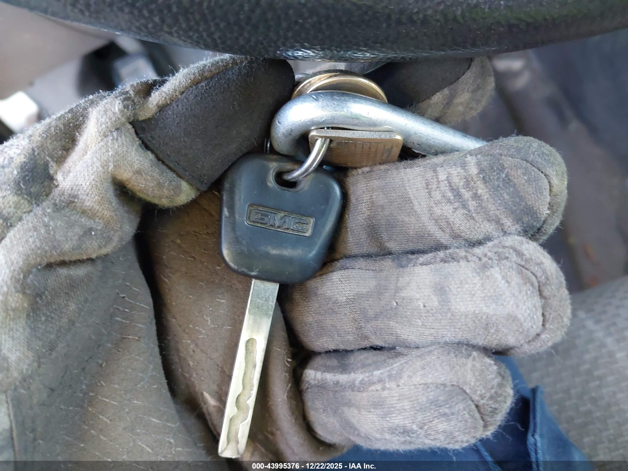 GMC SIERRA image 11