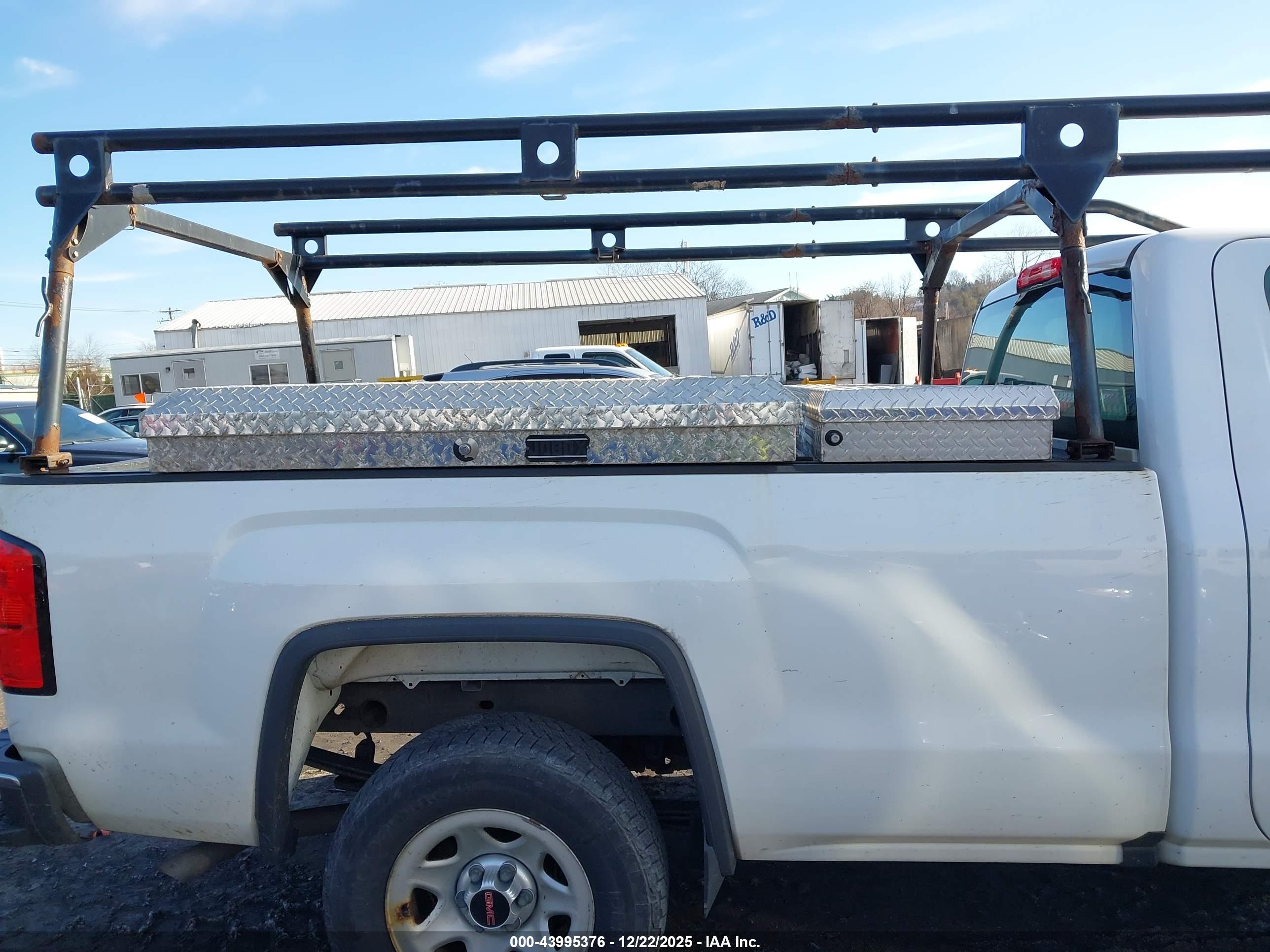 GMC SIERRA image 8