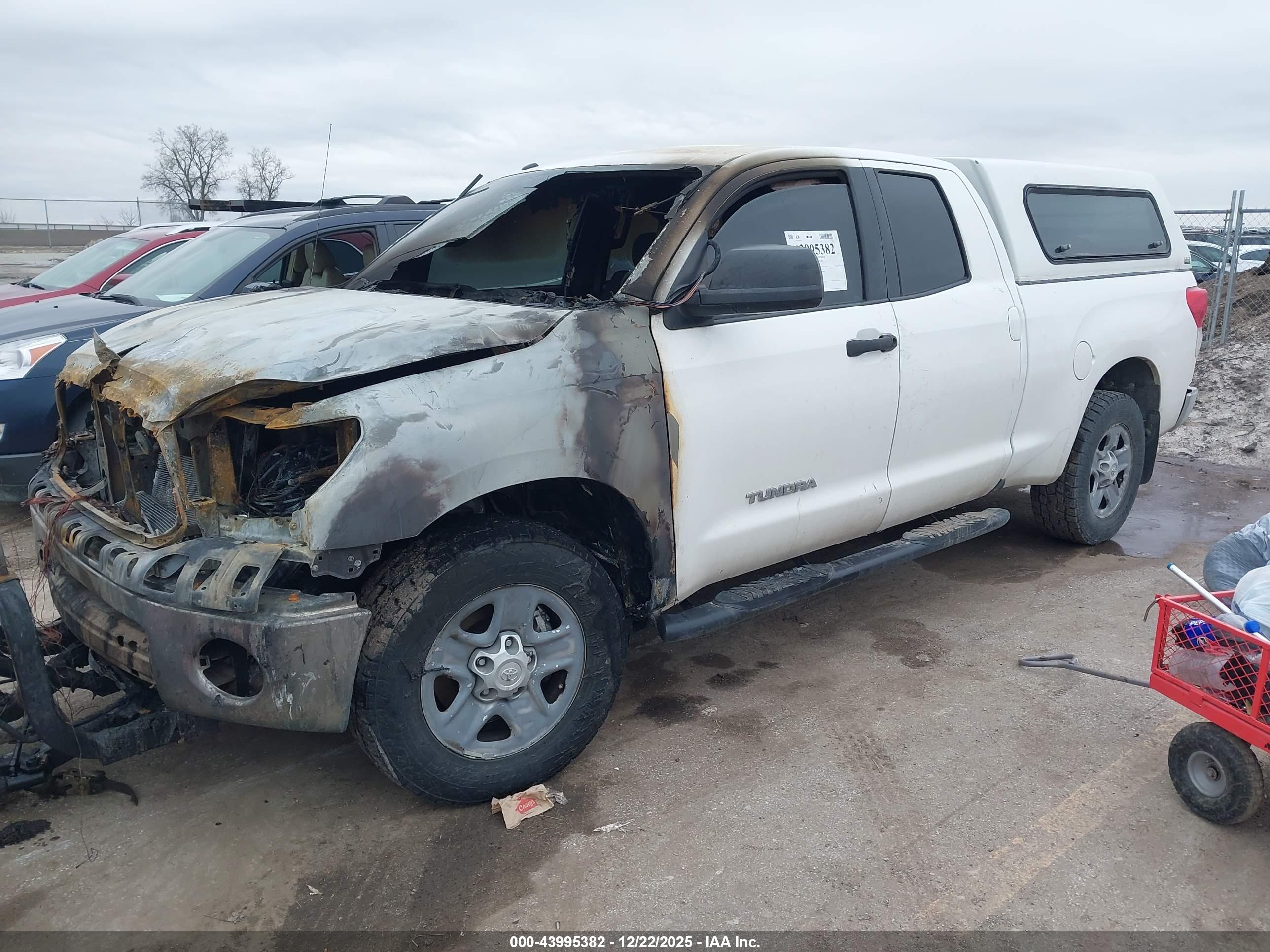 TOYOTA TUNDRA image 2