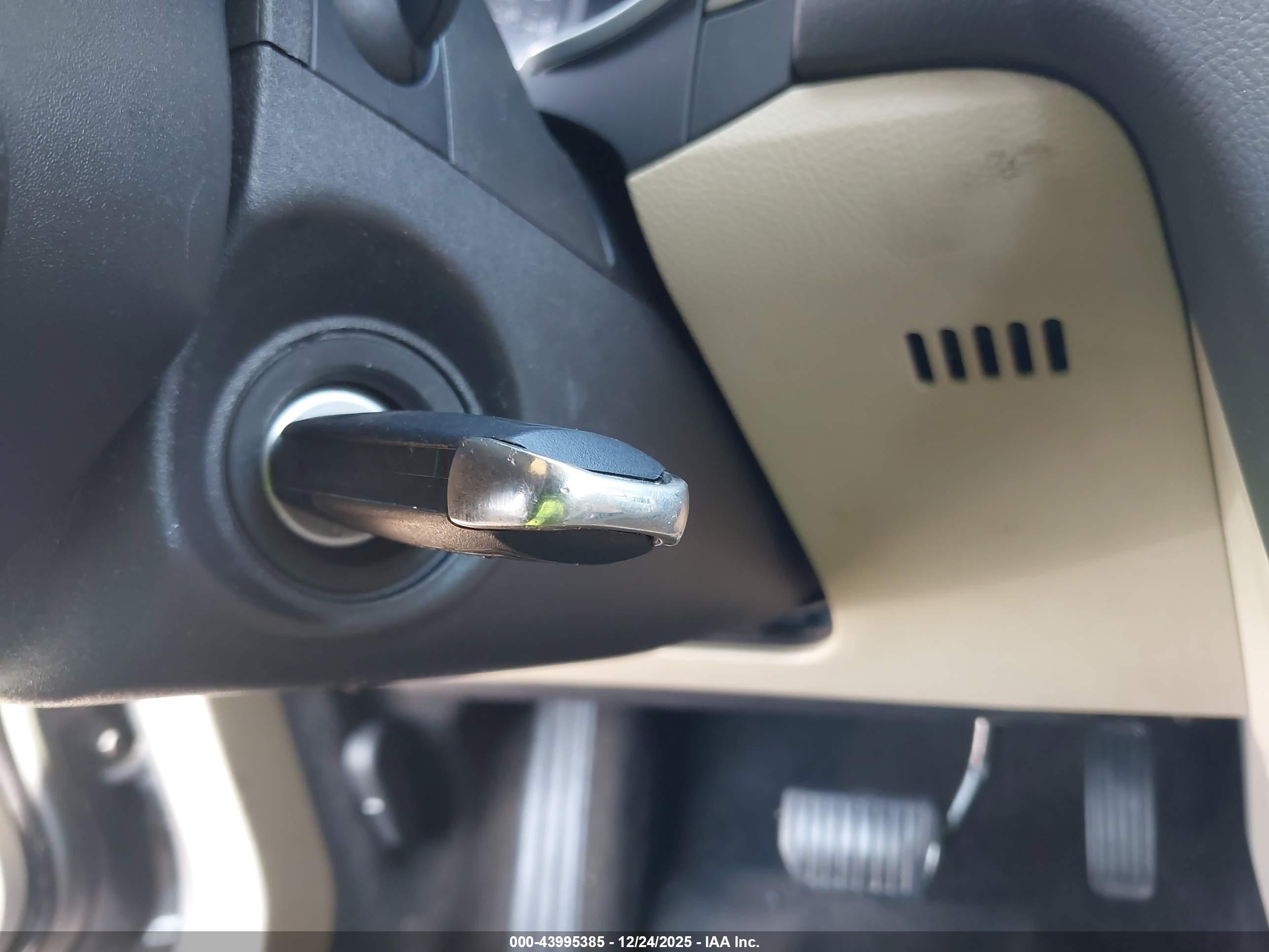 FORD FUSION image 11