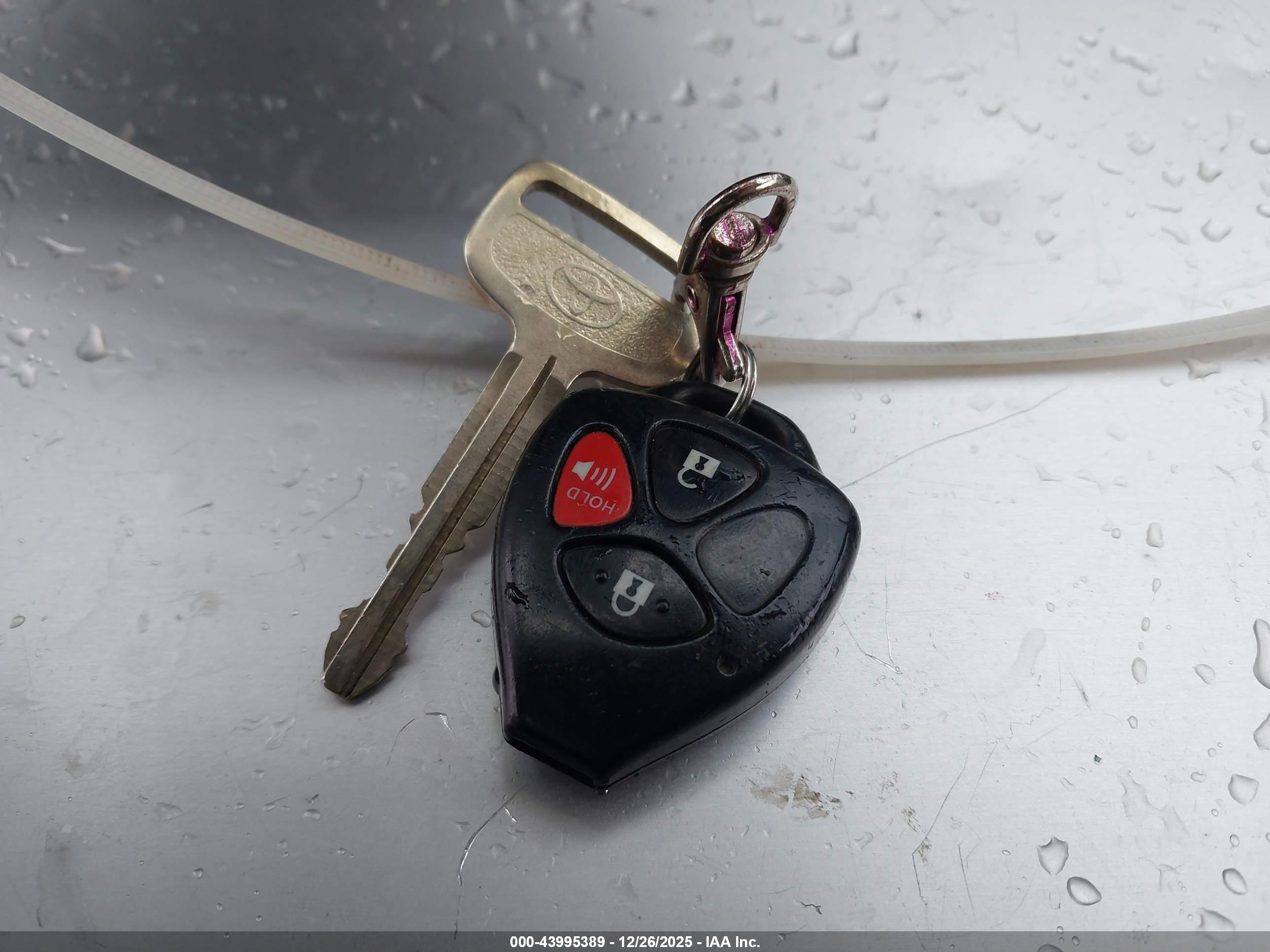 TOYOTA YARIS image 11