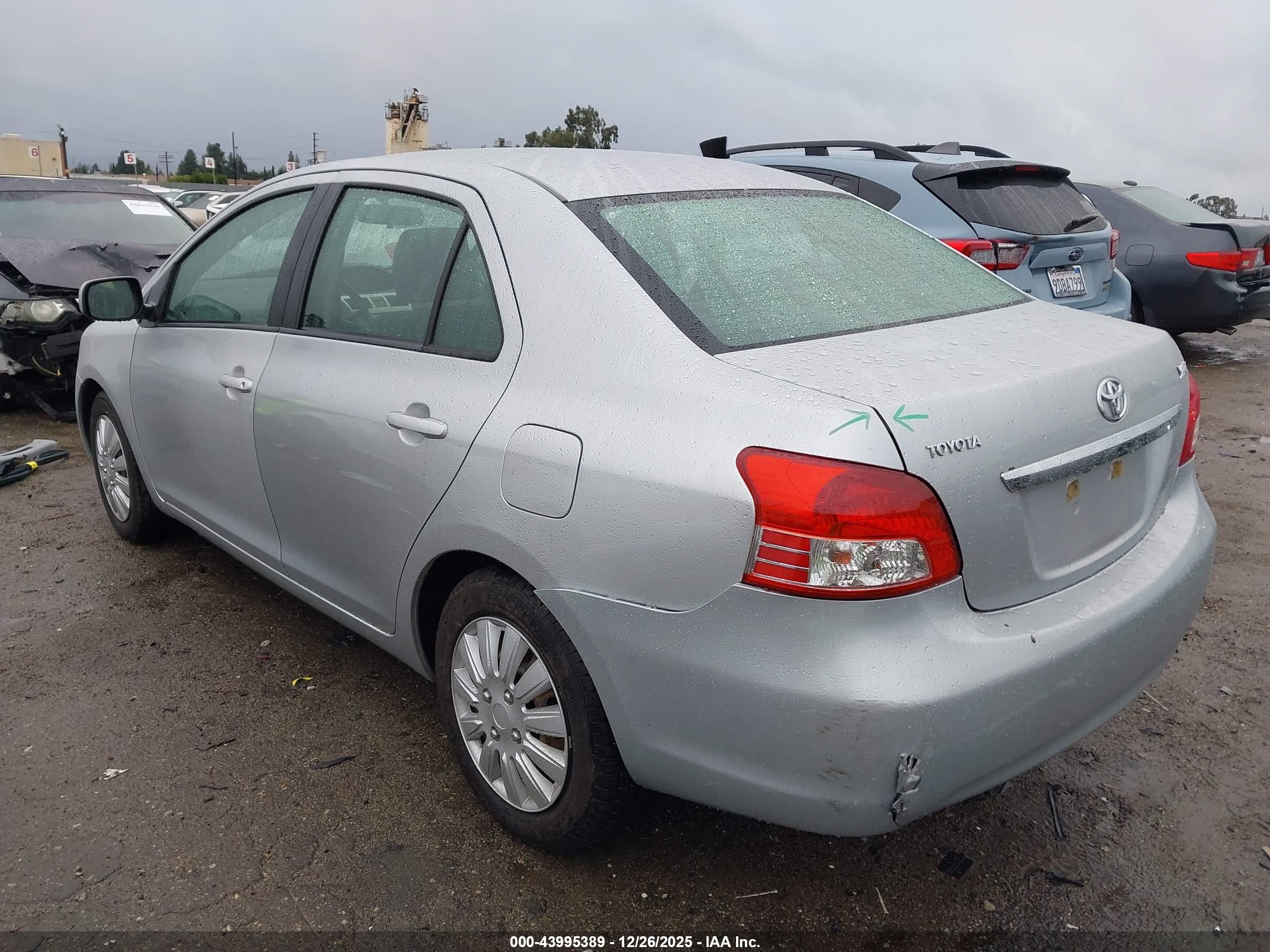 TOYOTA YARIS image 3