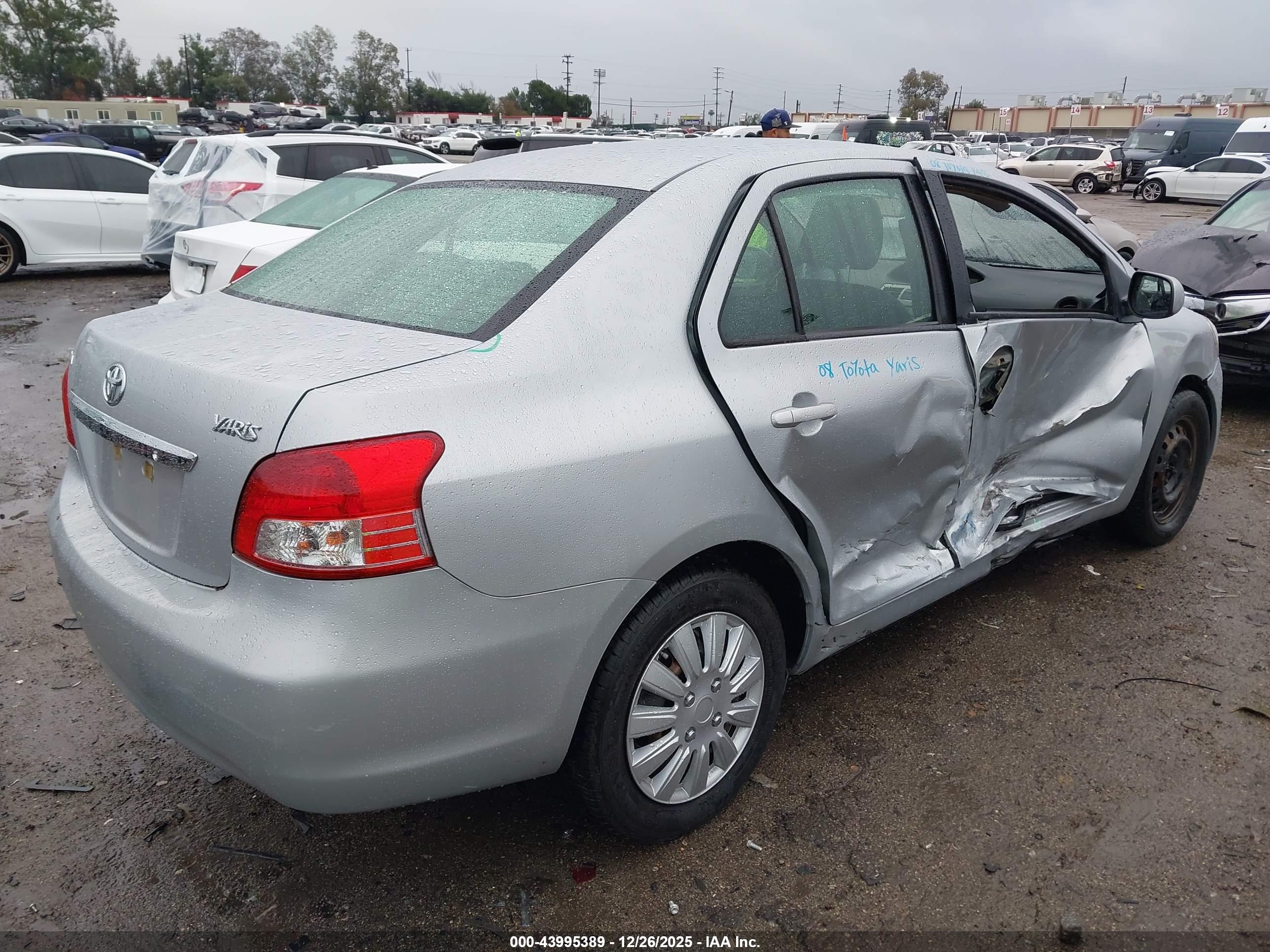 TOYOTA YARIS image 4